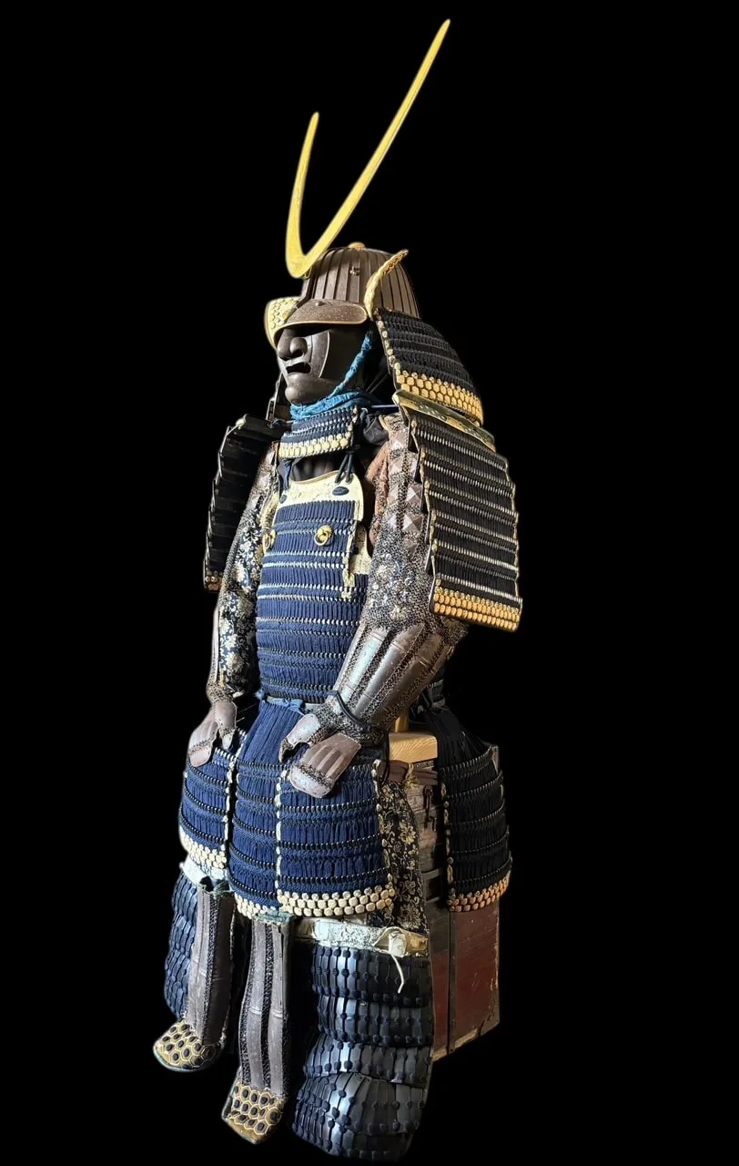 Kyodai Originals Edo Period Mogami Dou Gusoku Armor, side view of iron black lacquer with gold crest