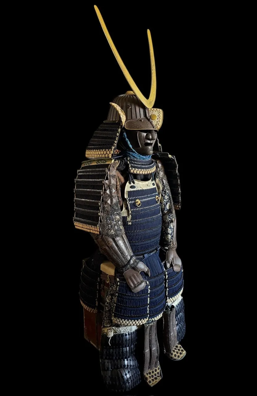 Mogami Dou Gusoku Armor, Edo period samurai armor full frontal view, with Hosokawa Clan crest