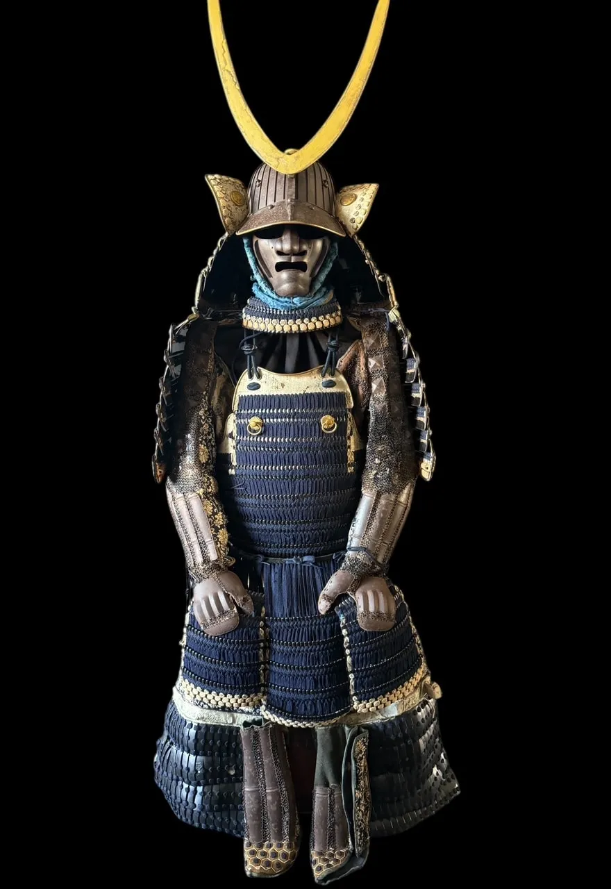 Mogami Dou Gusoku Samurai Armor, Edo period, black lacquer, metal suit, front view with mask, Hosokawa crest