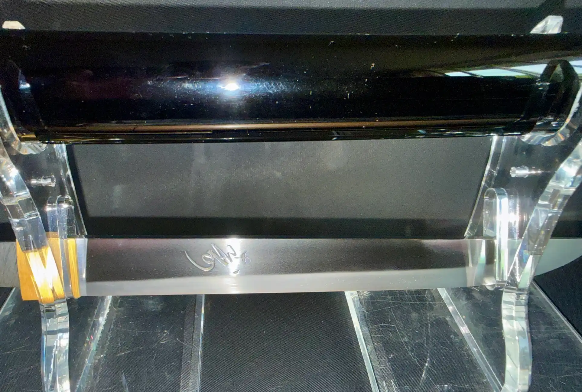 Ōno Yoshimitsu Mukansa Tantō blade with engraved hamon and signature, displayed on a stand