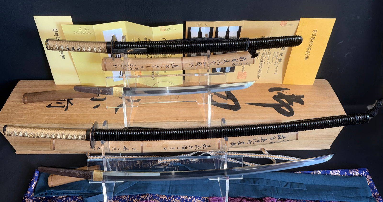 Naotane's Final Known Daishō katana set, a masterpiece with black saya and documents, viewed from above