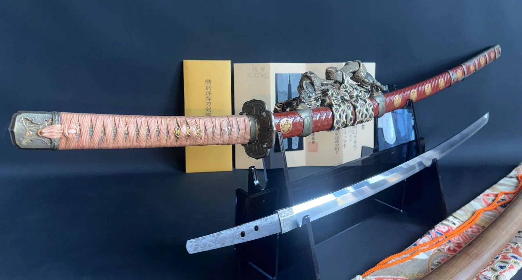 Nanbokuchō Tachi Hidemitsu katana with detailed tsuka and red saya in display, blade unsheathed