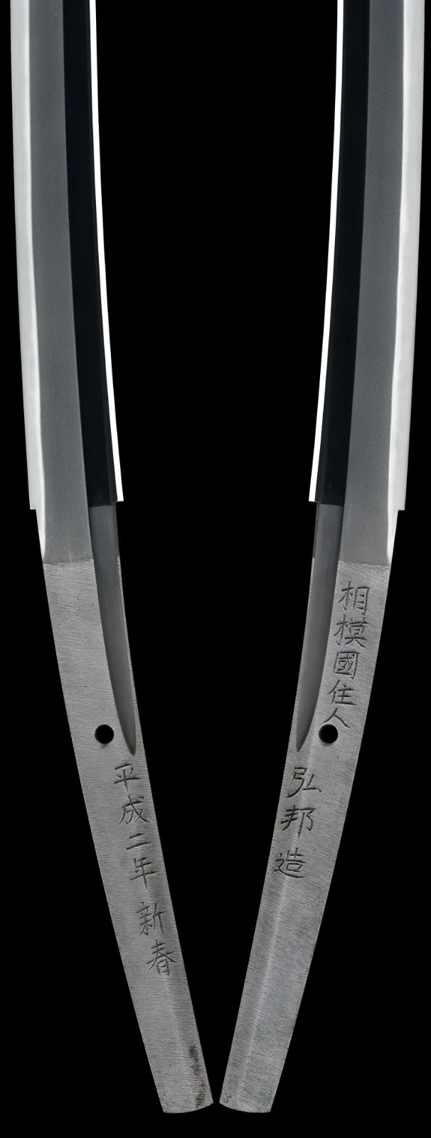 Hiroki Hirokuni 1990 Tachi katana tangs with clear signature and date engravings, facing each other