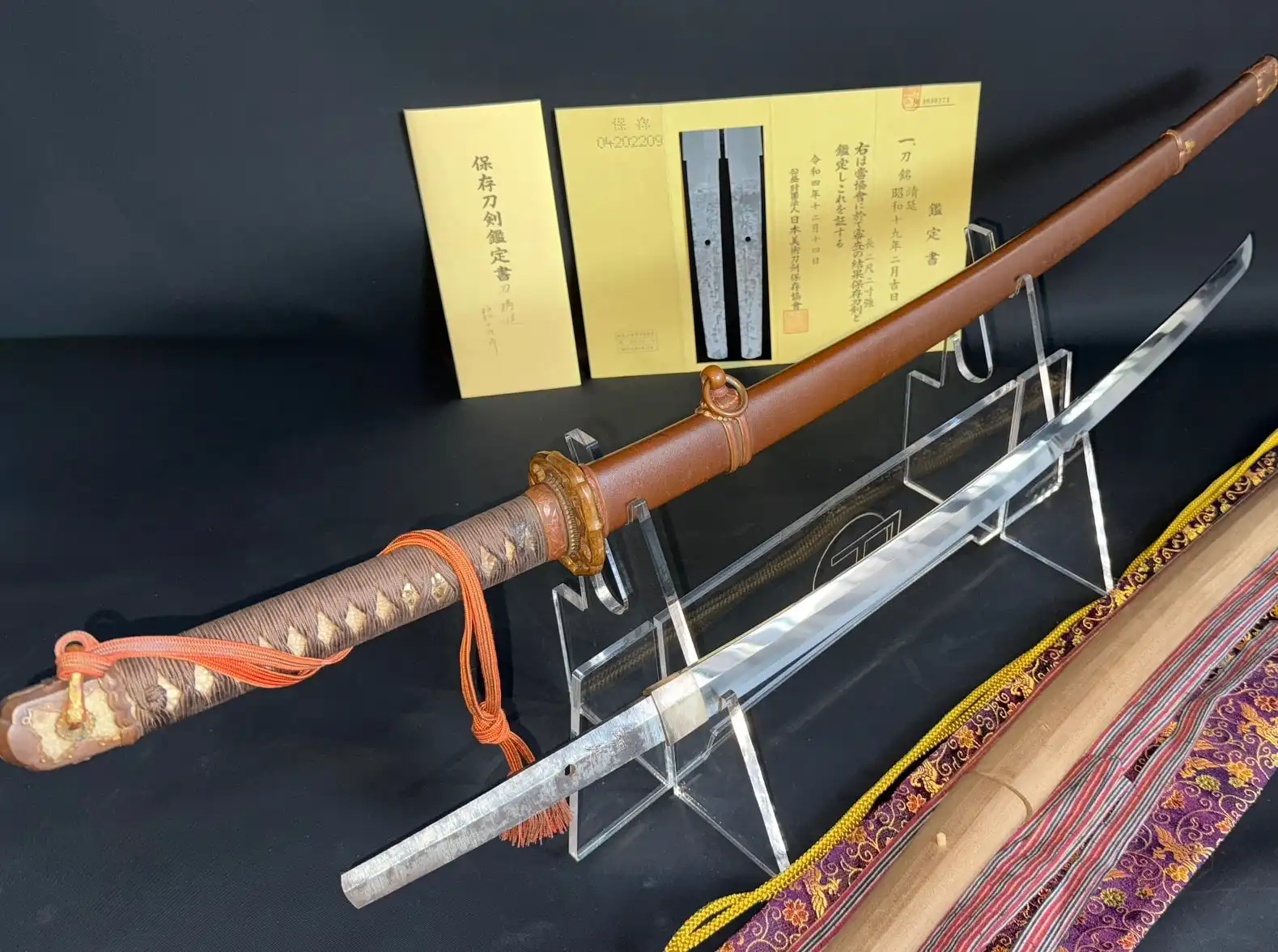Yasukuni Gendaitō Yasunobu katana with scabbard, blade on stand, and certification papers