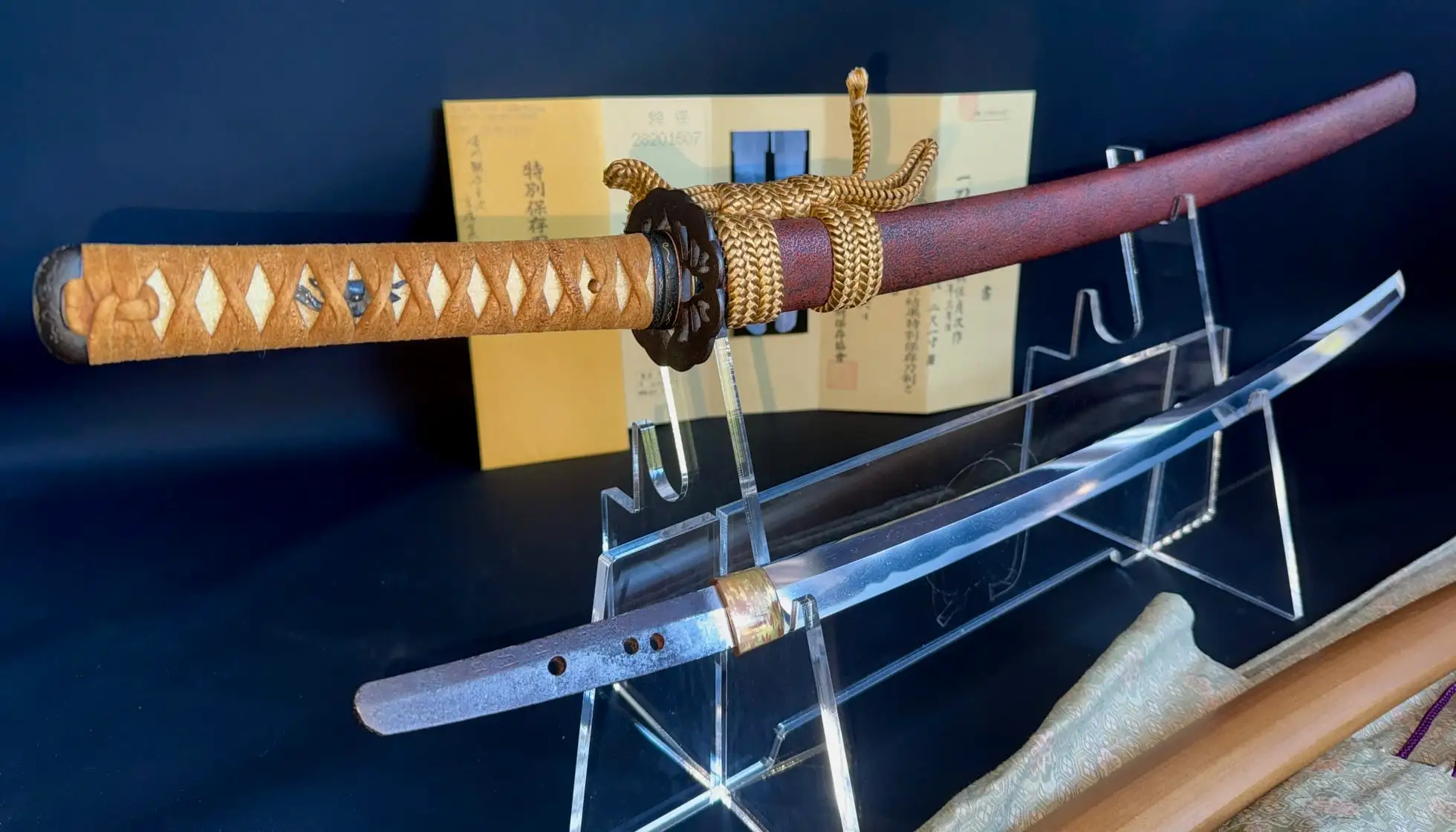 Katana Bishū Tomo-jū Sadatsugu, sword handle and detached blade displayed on stand, with scabbard visible