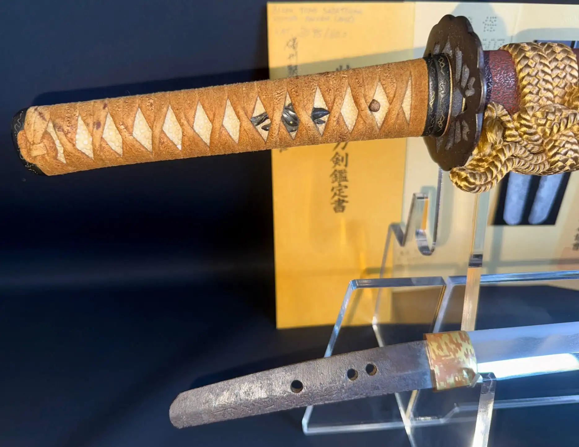 Katana Bishū Tomo-jū Sadatsugu handle showing detail of brown wrap and blade tang in foreground