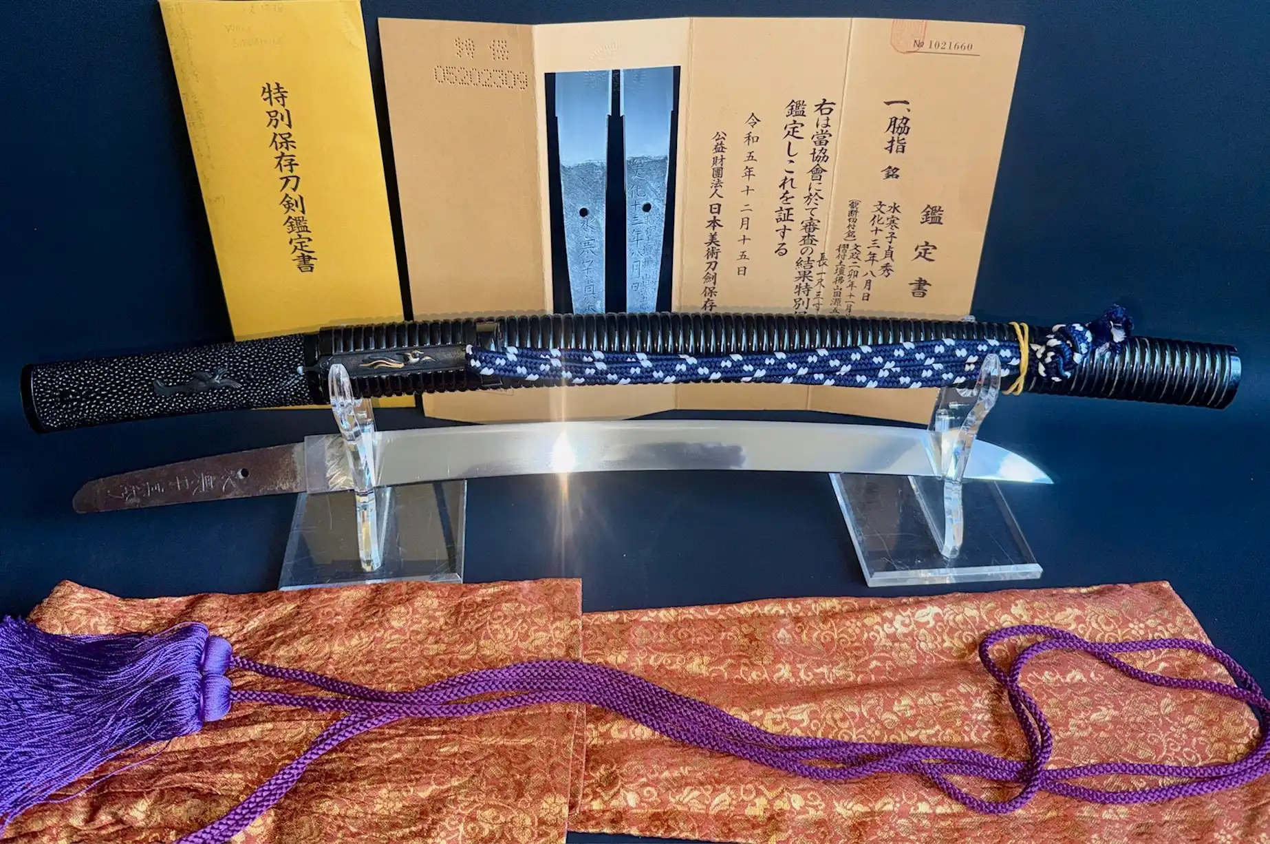 Suishinshi Masahide Wakizashi, blade on stand, with scabbard, documentation and tie, top-down view.