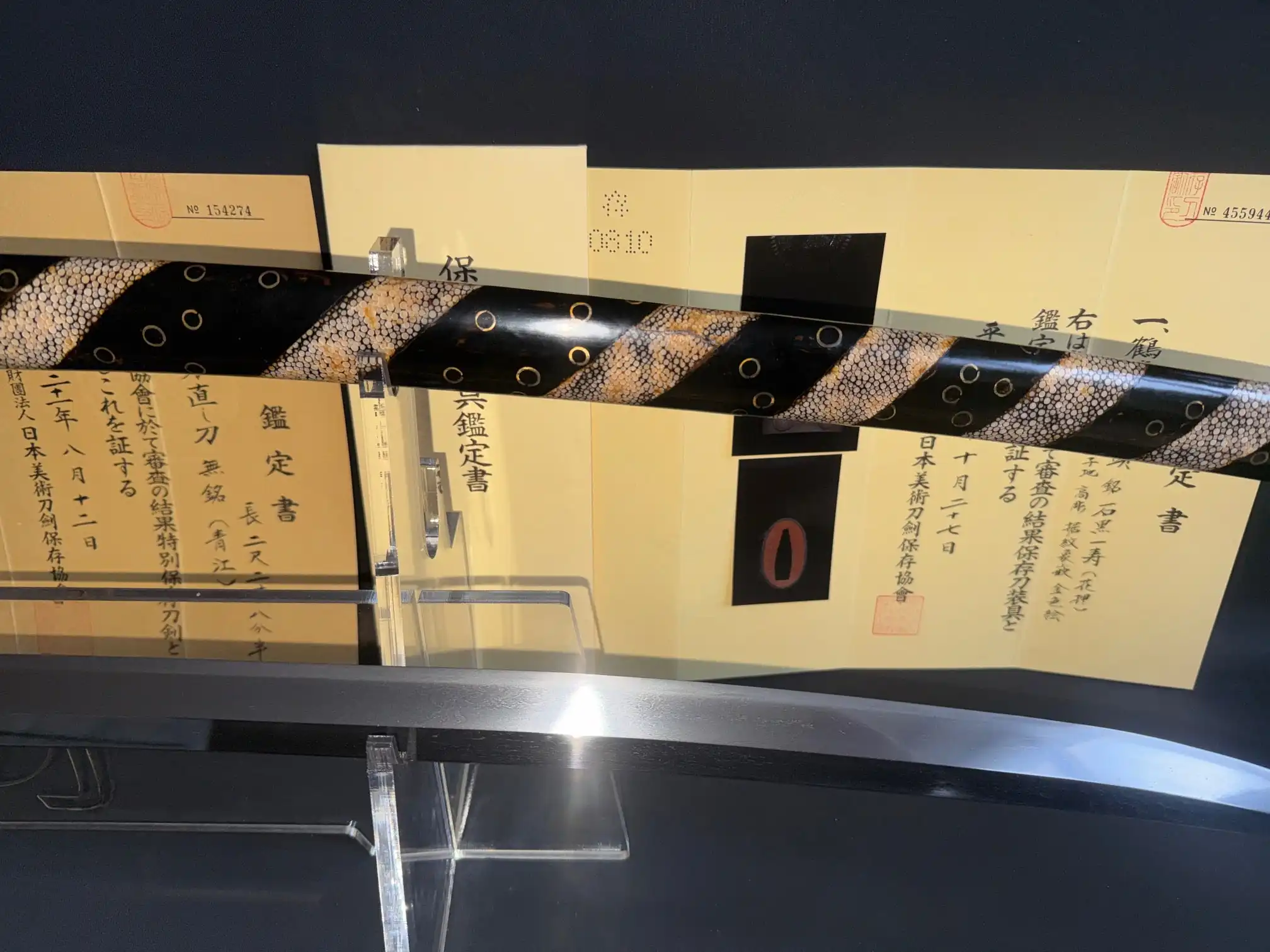 Kyodai Originals Aoe Nagamaki-Naoshi Katana with patterned saya and paperwork, close up blade edge on display