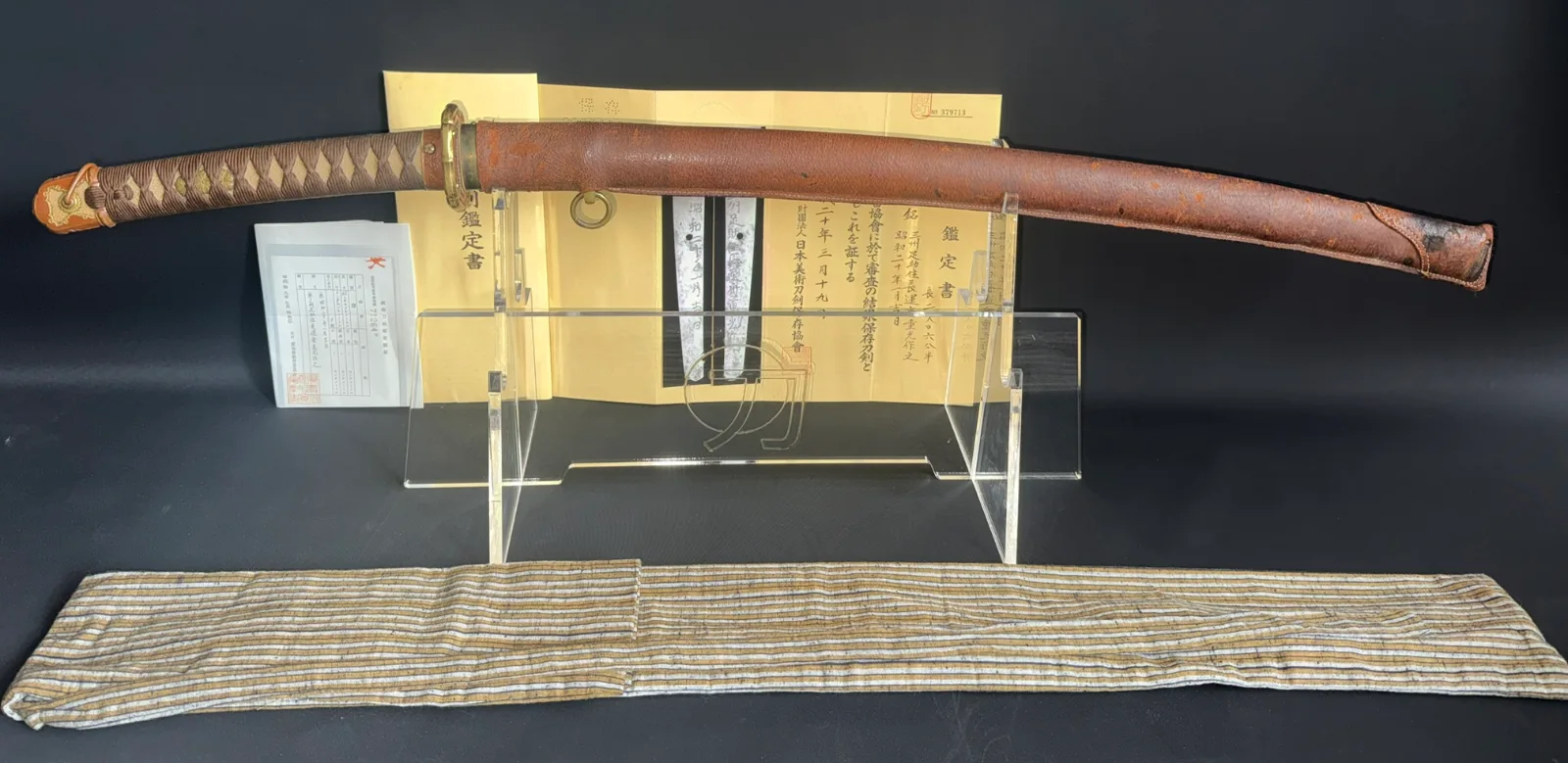 Chōunsai Shigemitsu Katana (1945) Japanese samurai sword, full view with scabbard, fabric bag, and certifications