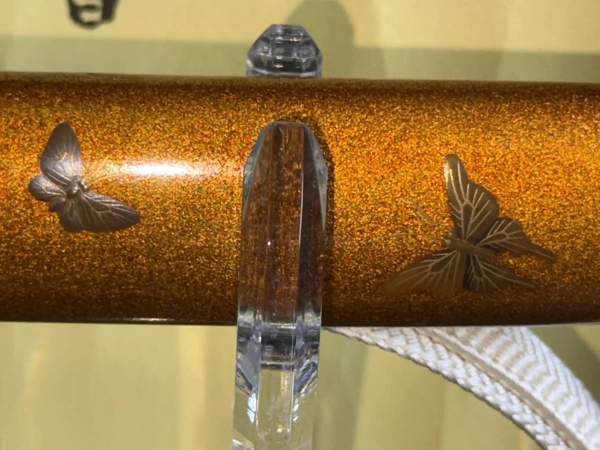 NBTHK Jūyō Tōken Tantō by Heianjō Nagayoshi, close-up of the gold speckled saya with butterfly motif and crystal stand