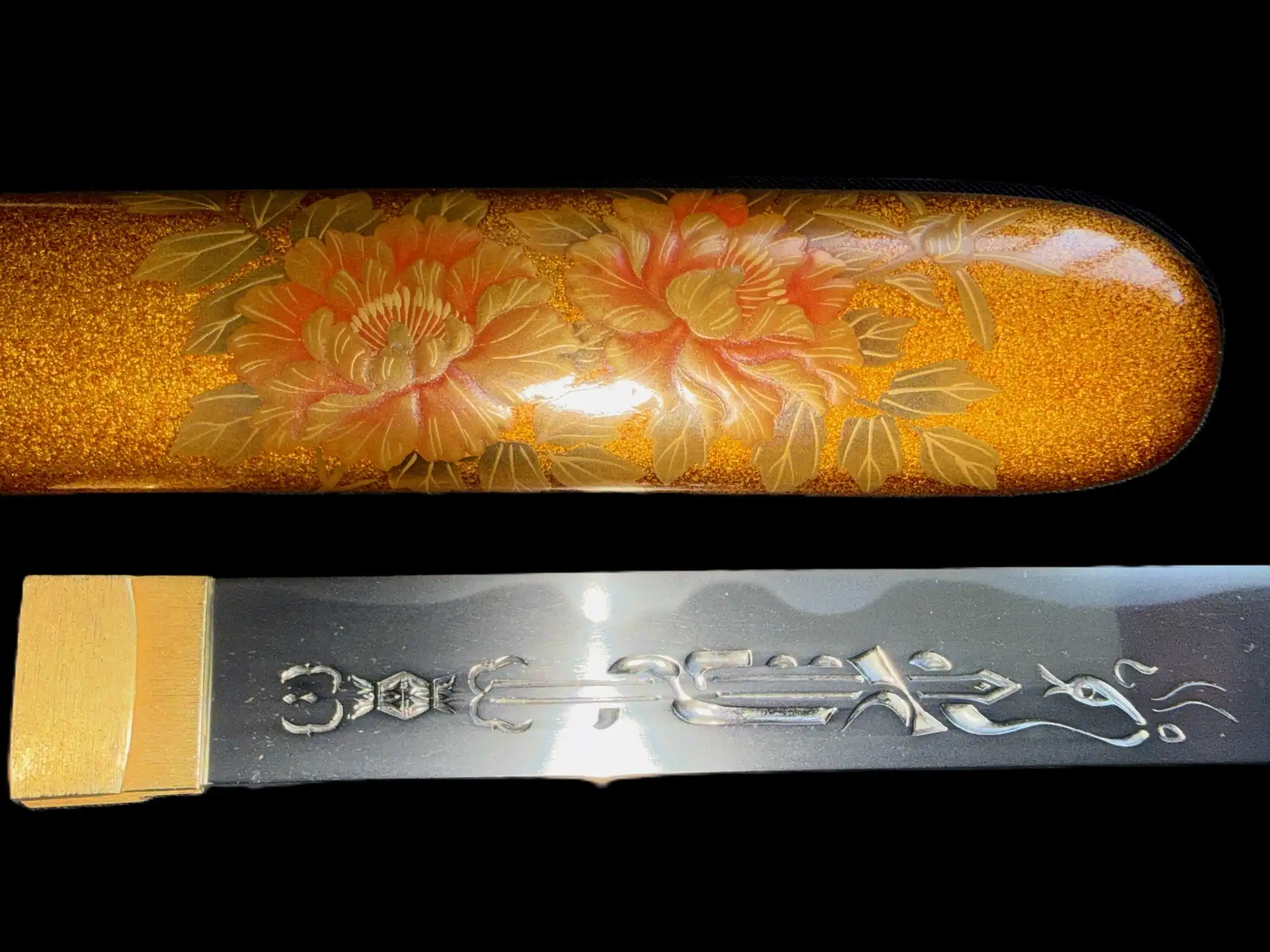 NBTHK Jūyō Tōken Tantō by Heianjō Nagayoshi, close-up of golden scabbard with peony motif and blade inscription