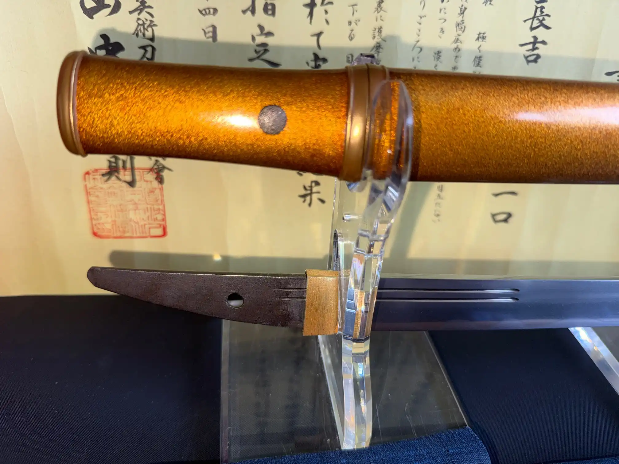Top-down view of the NBTHK Jūyō Tōken Tantō by Heianjō Nagayoshi with saya.
