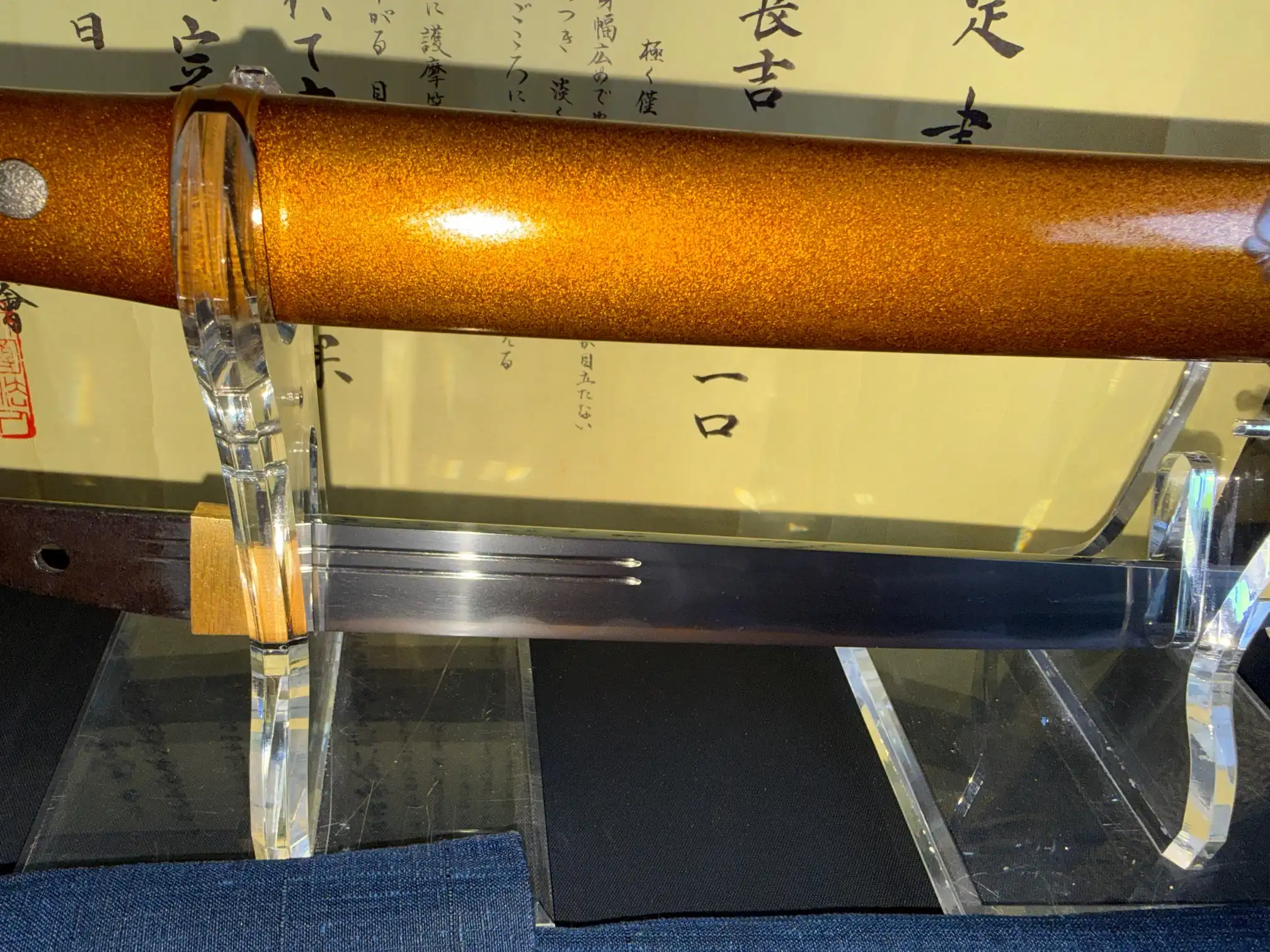NBTHK Jūyō Tōken Tantō by Heianjō Nagayoshi samurai sword close-up, shiny golden scabbard, engraved blade