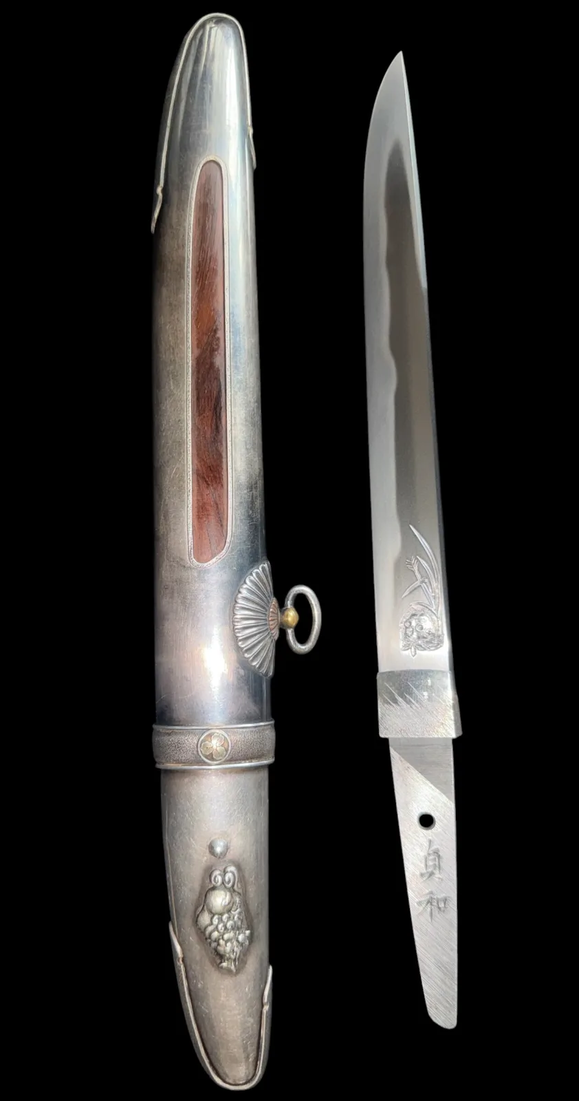 Silver Skull Tantō by Ryūjin Minamoto Sadakazu with silver skull blade engraving and silver koshirae, angled view