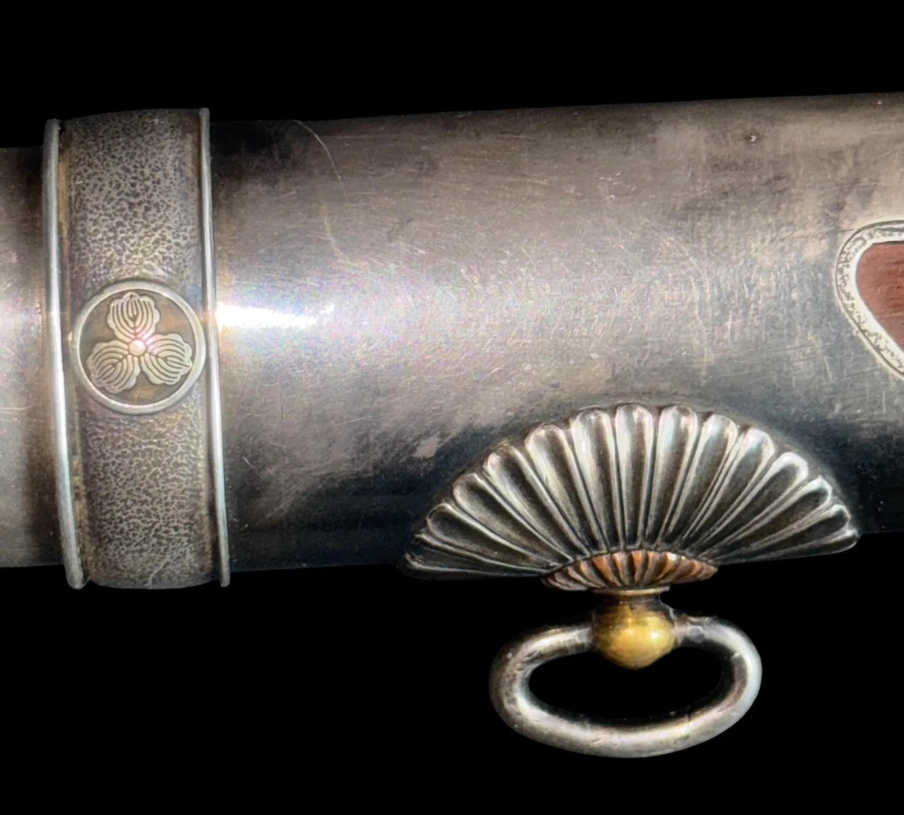 Silver Skull Tantō by Ryūjin Minamoto Sadakazu, close-up of the silver scabbard with flower and fan details