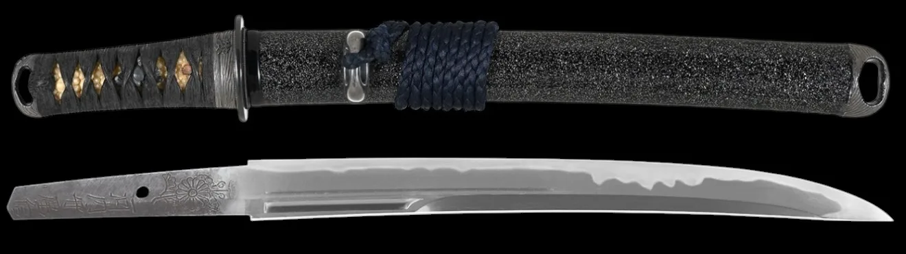 Kawachi no Kami Hironobu Tantō, NBTHK Tokubetsu Hozon. Japanese katana with visible Imperial Kikumon.