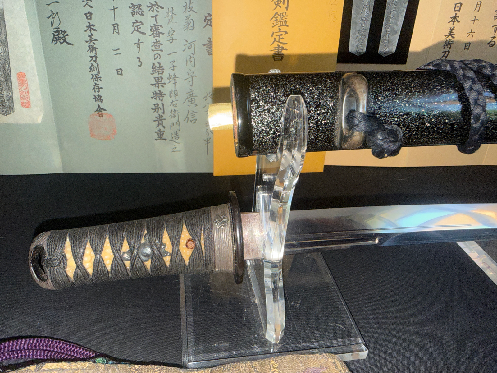 Kawachi no Kami Hironobu Tanto, NBTHK Tokubetsu Hozon, Imperial Kikumon on display with blade out of saya