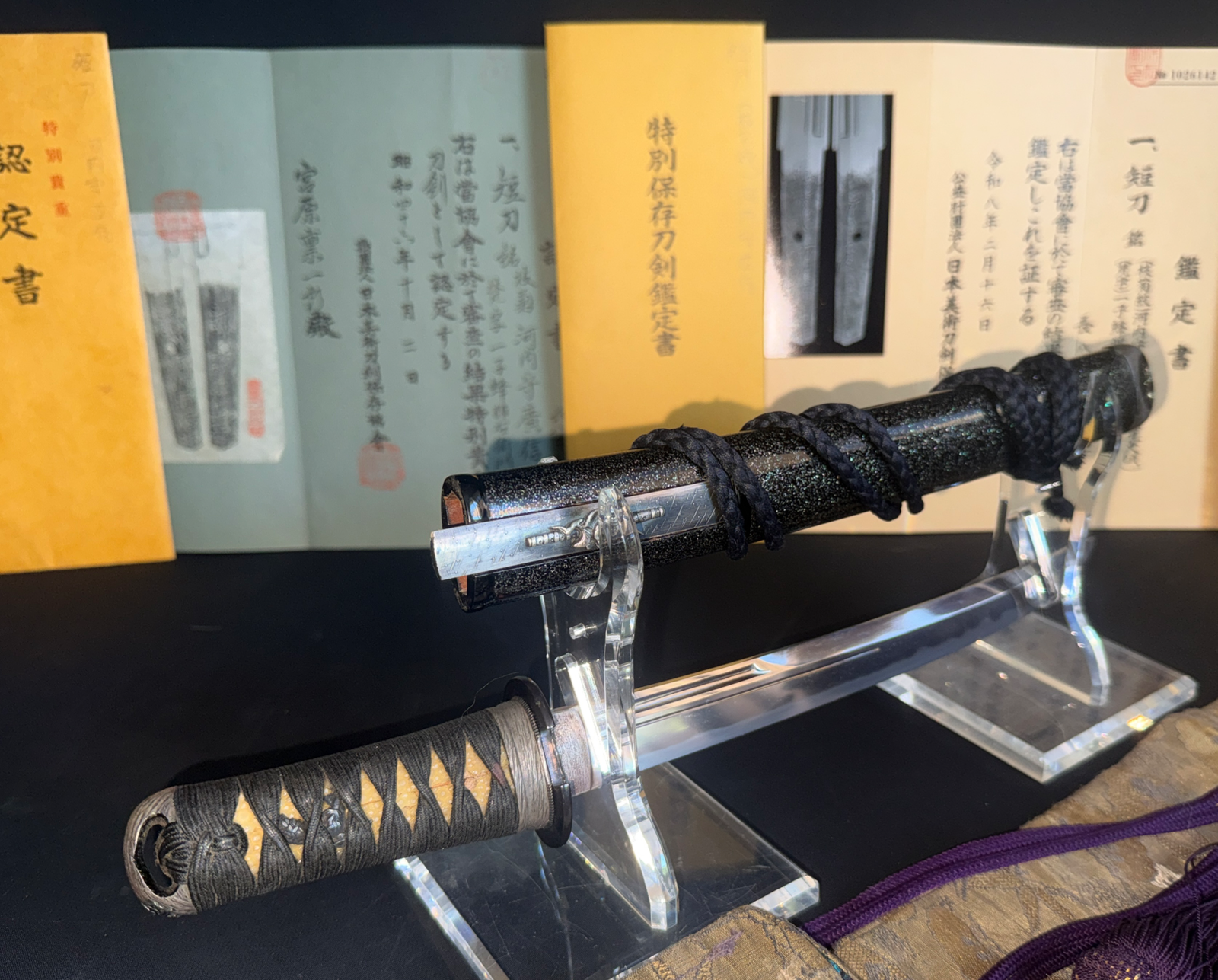 Kawachi no Kami Hironobu Tantō, NBTHK Tokubetsu Hozon, Imperial Kikumon on display with certificates