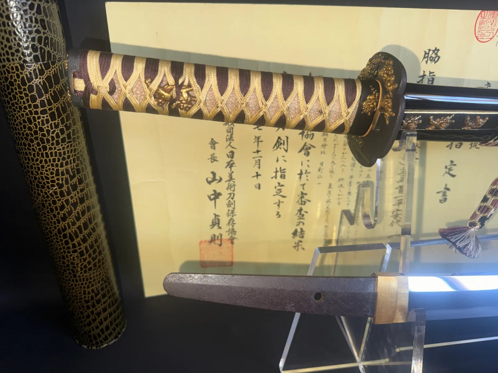 Wakizashi by Shume no Kami Ippei Yasuyo hilt and tang close-up, Jūyō Tōken Wakizashi with Tokugawa Aoi Crest
