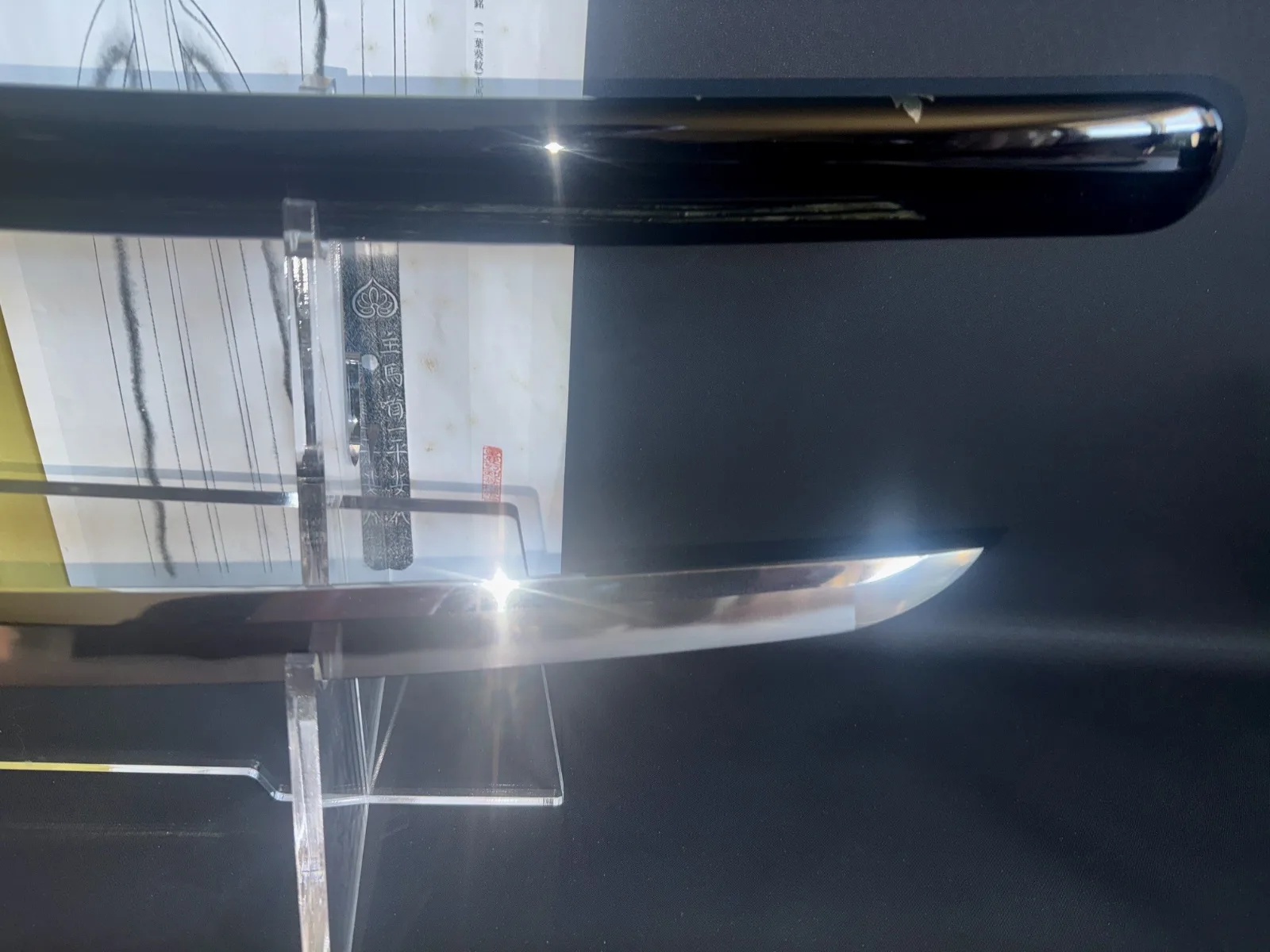 Wakizashi by Shume no Kami Ippei Yasuyo hilt and polished blade reflecting light, partially showing Tokugawa Aoi crest