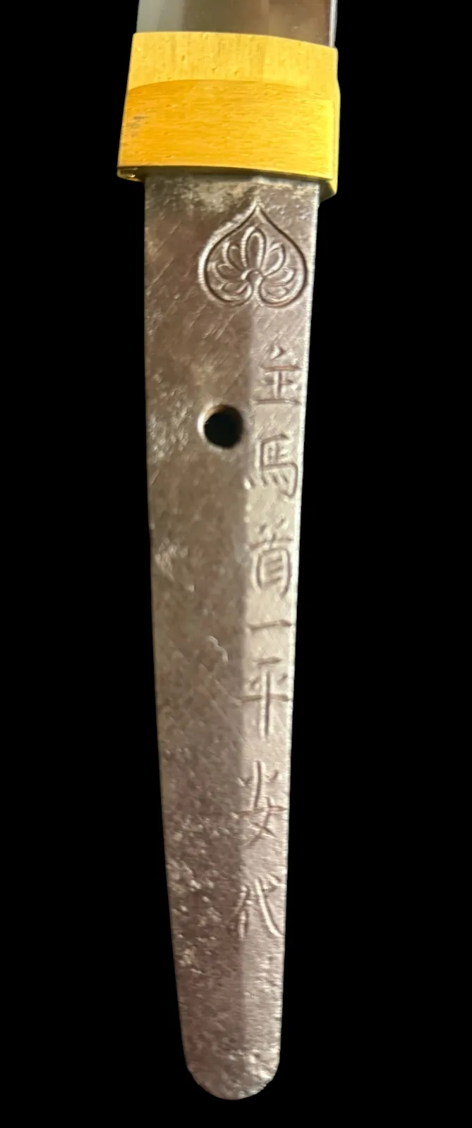Jūyō Tōken Wakizashi by Shume no Kami Ippei Yasuyo tang with Tokugawa Aoi crest and signature