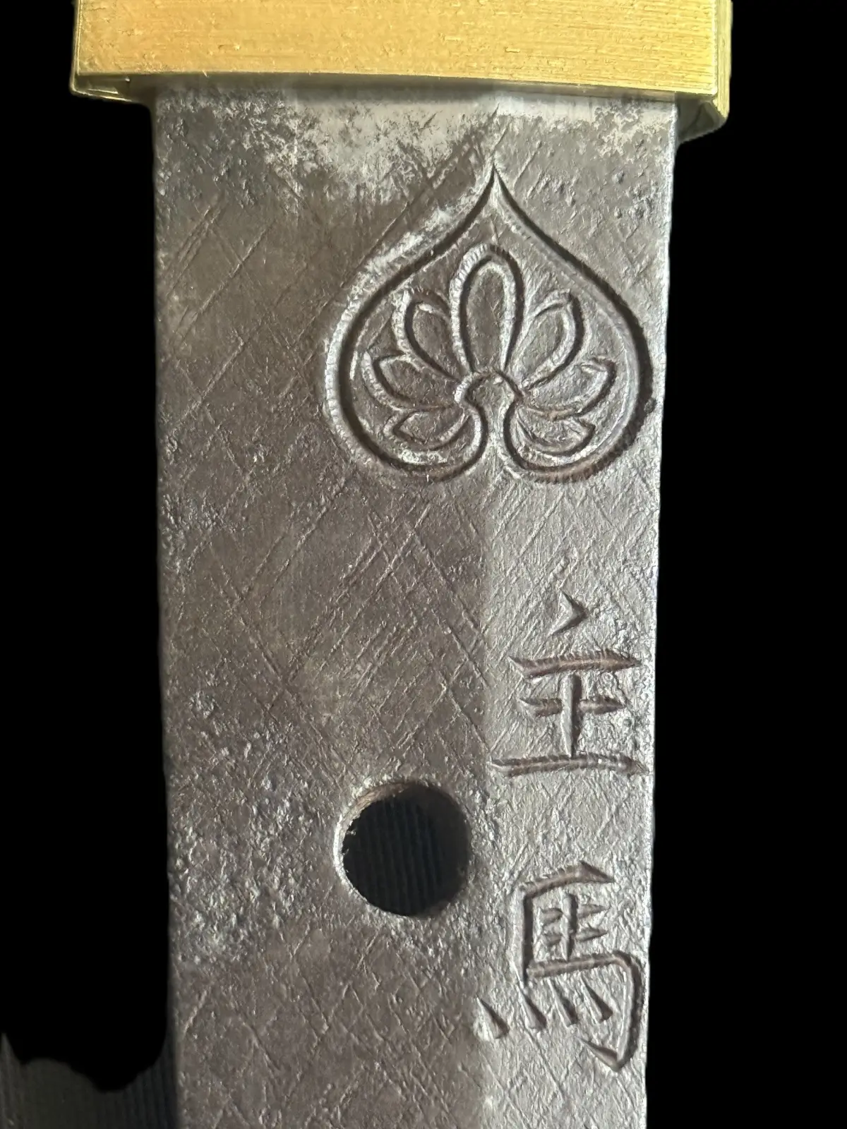 Jūyō Tōken Wakizashi by Shume no Kami Ippei Yasuyo with Tokugawa Aoi Crest, close-up of tang with crest and mekugi-ana