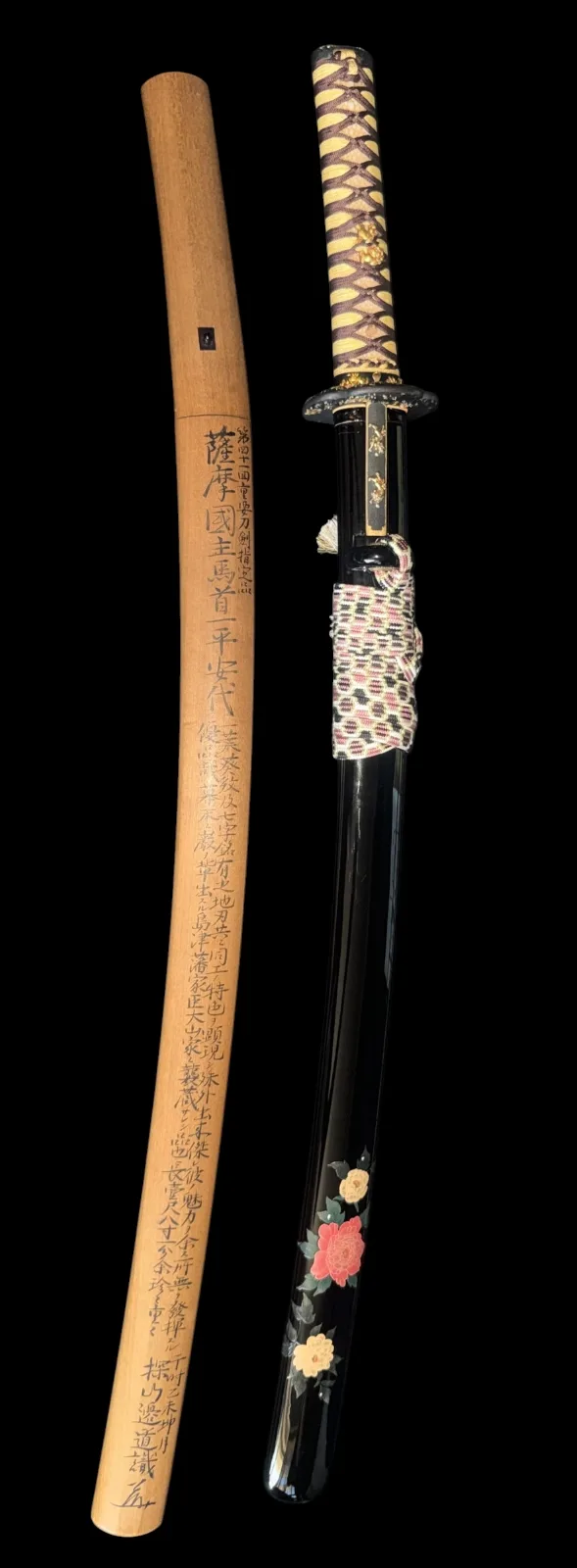 Jūyō Tōken Wakizashi by Shume no Kami Ippei Yasuyo with Tokugawa Aoi Crest, next to its wooden shirasaya