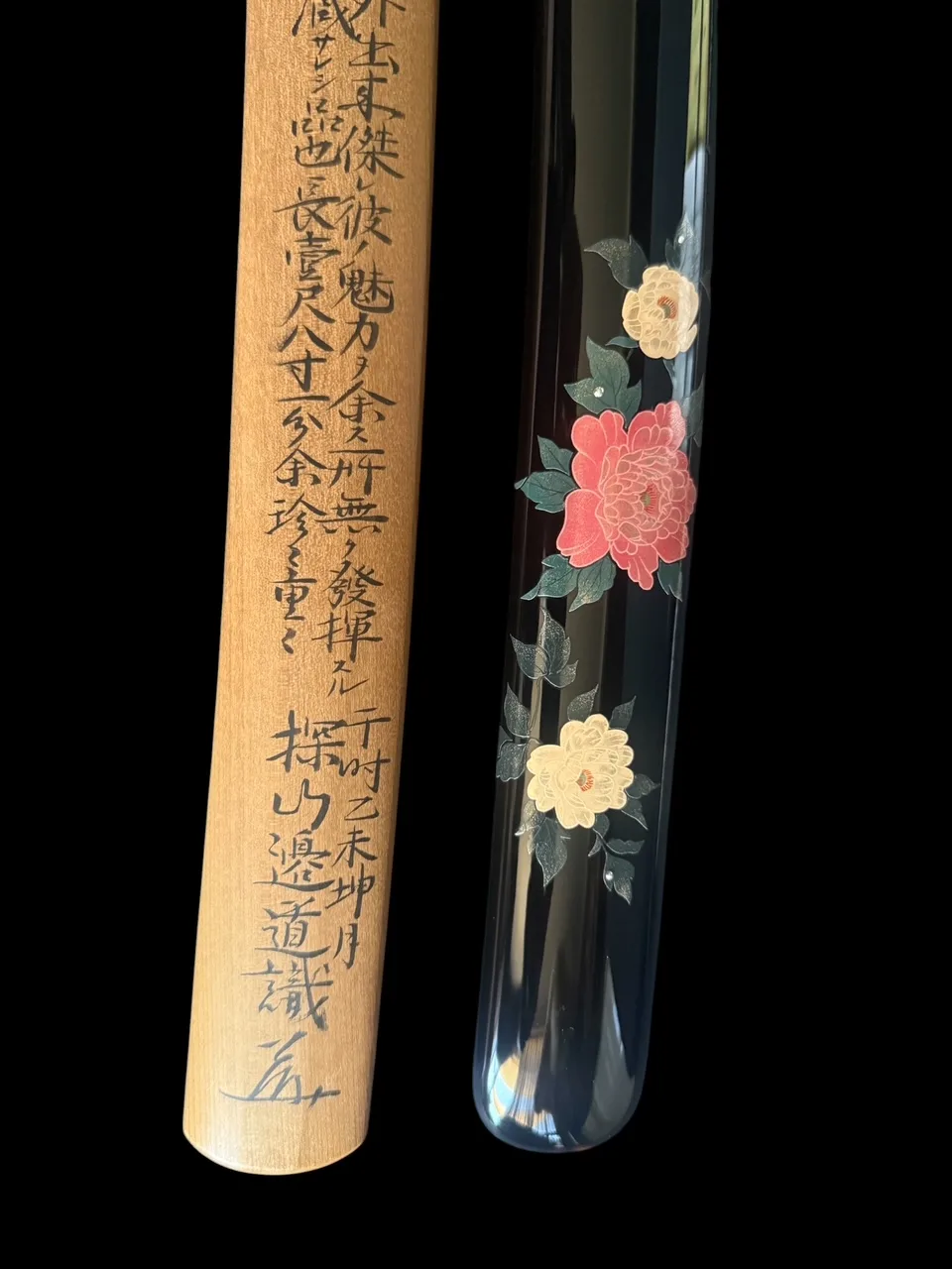 Jūyō Tōken Wakizashi by Shume no Kami Ippei Yasuyo with Tokugawa Aoi Crest: detailed close-up of saya and shirasaya inscription