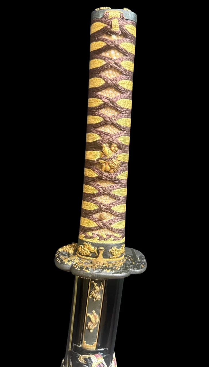Wakizashi sword handle close-up, Jūyō Tōken Wakizashi by Shume no Kami Ippei Yasuyo with Tokugawa Aoi Crest