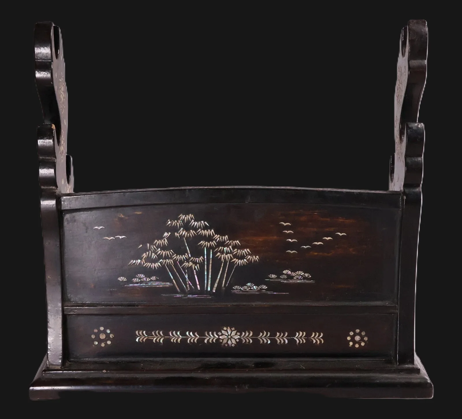 Antique Japanese Silver Kake Three Sword Katana Kake with Drawer, raden bamboo design. Meiji period accessory.