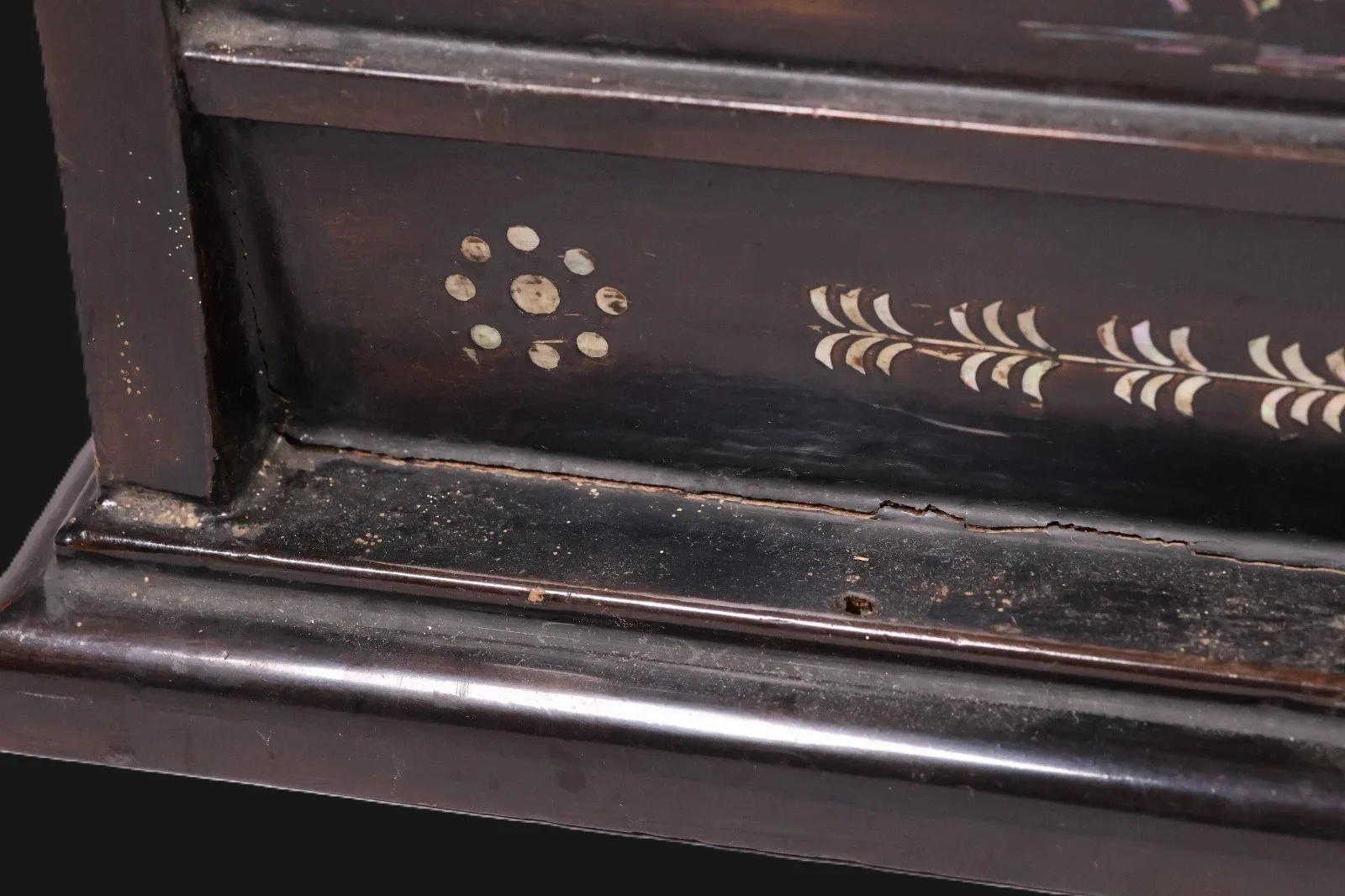 Close up of the base of an Antique Japanese Silver Kake Three Sword Katana Kake with drawer, showing raden inlay accessories