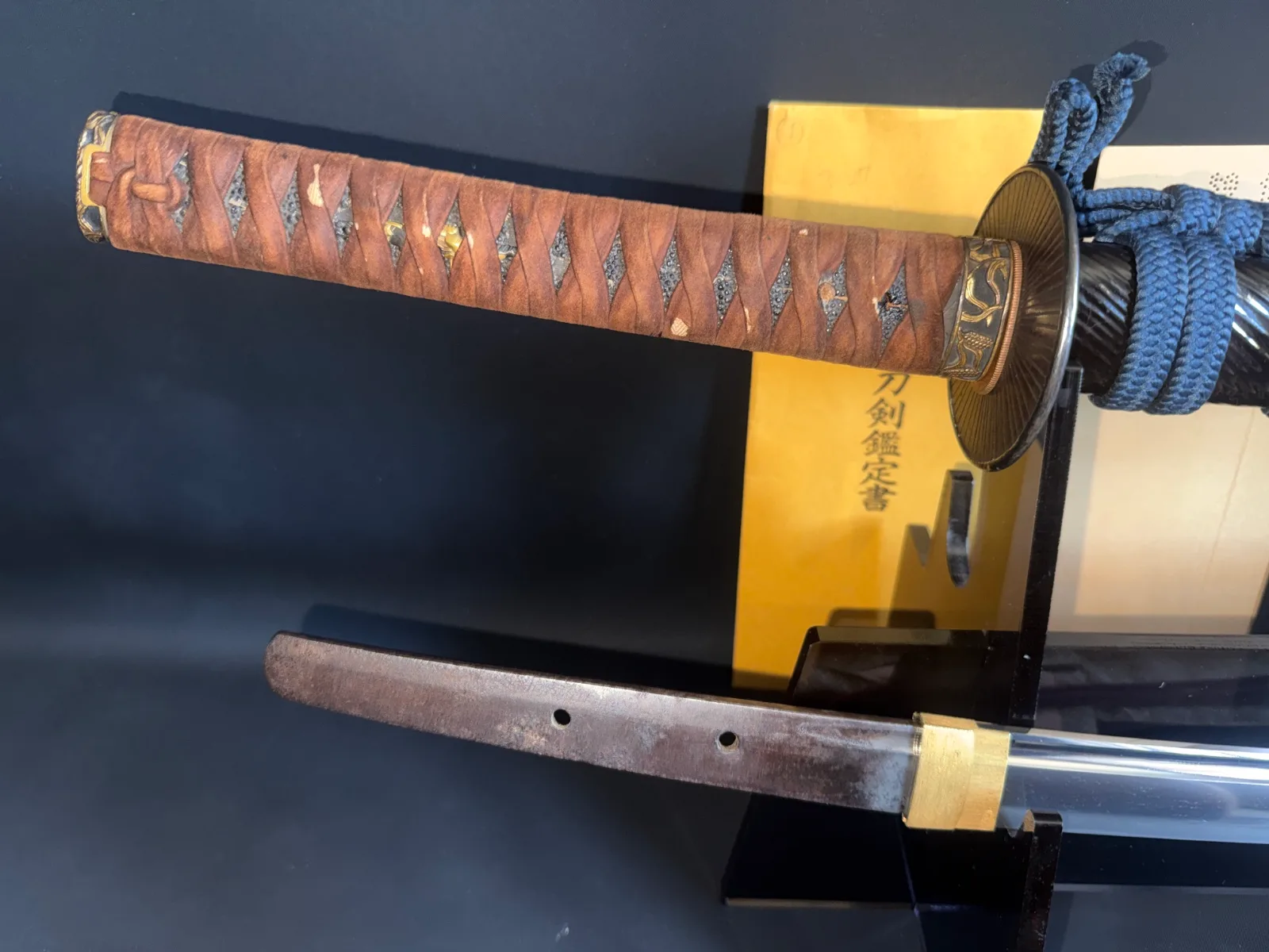 Kamakura Katana sword by Rai Kunizane from top-down showing brown tsuka wrap and exposed tang