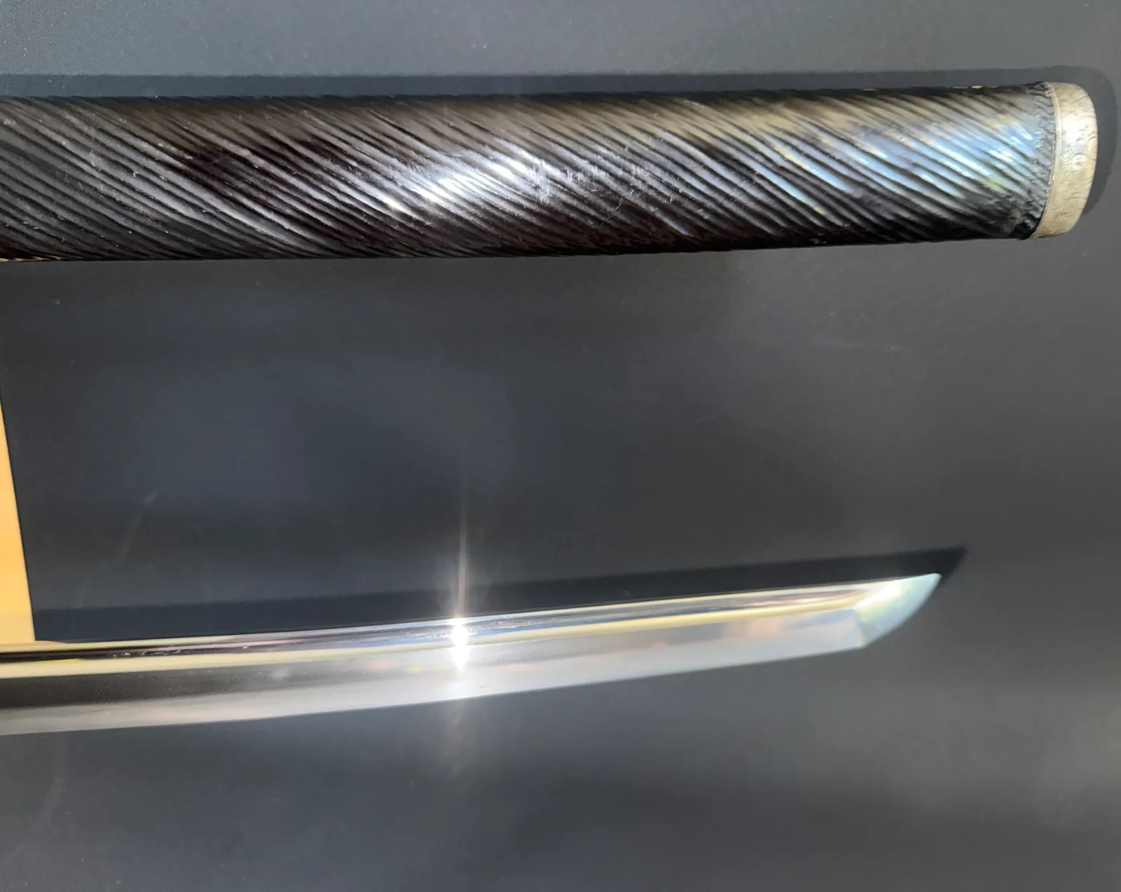 Kamakura Katana Rai Kunizane Tokubetsu Hozon, a gleaming katana blade and ornate tsuka from above
