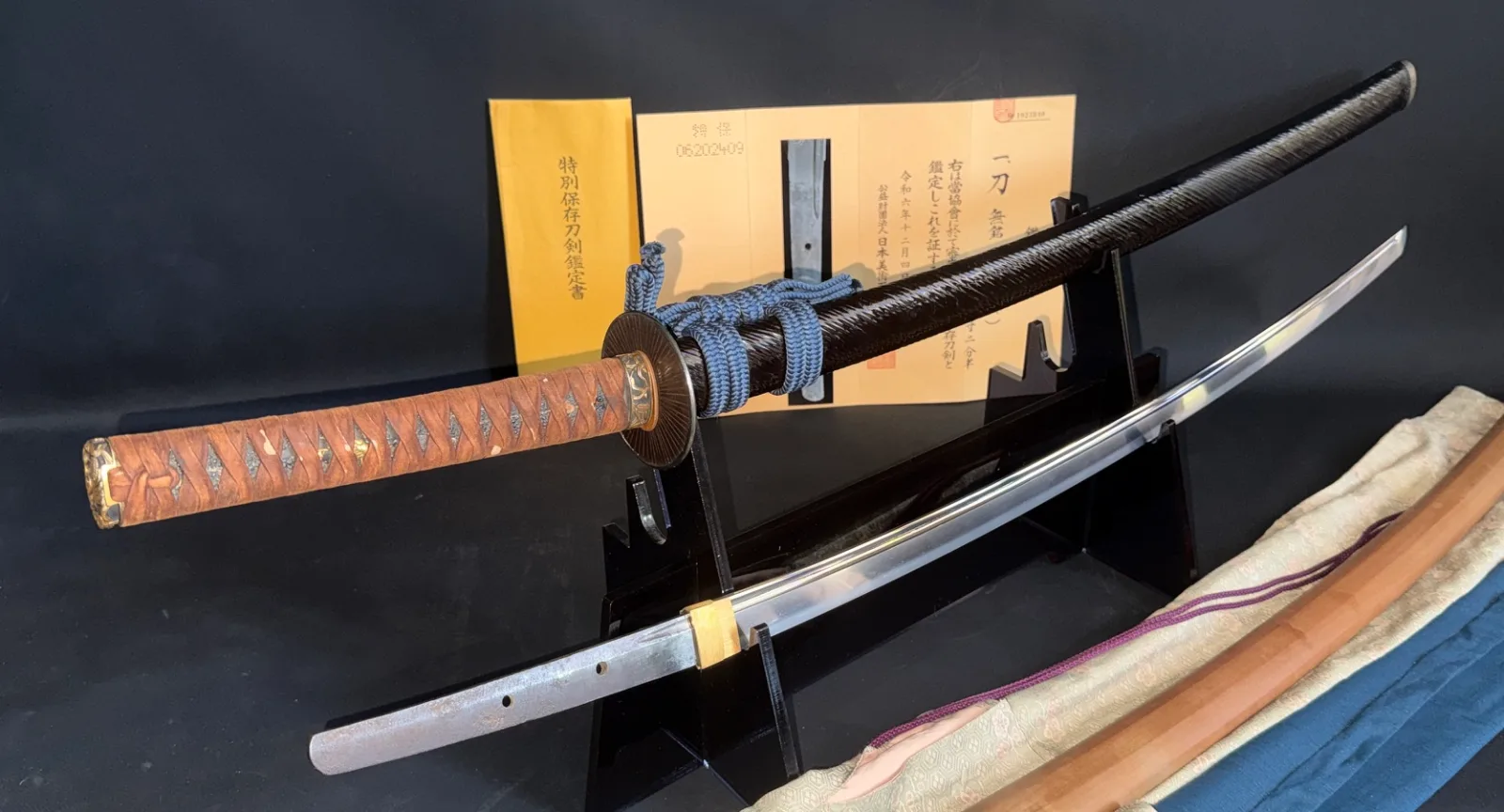 Kamakura Katana Sword Attributed to Rai Kunizane Tokubetsu Hozon, a beautiful katana sword with detailed handle