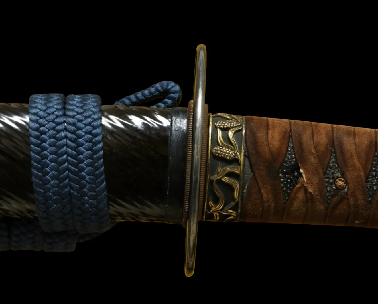 Close-up of a Kamakura Katana Rai Kunizane Tokubetsu Hozon katana showing its tsuka and saya end with blue sageo.