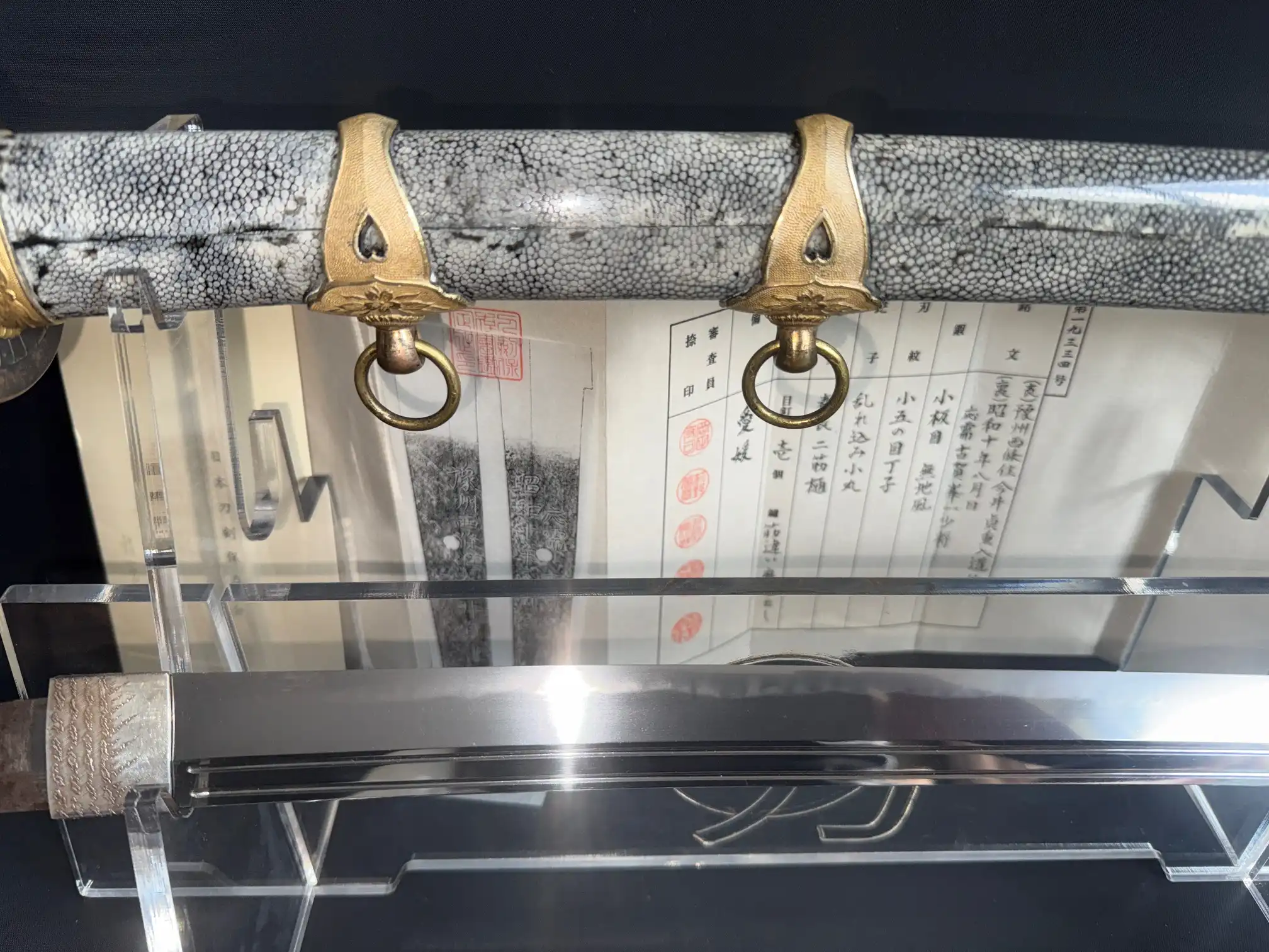 Naval Commissioned Gendaitō katana by Sadashige Gassan, close-up of stingray scabbard and polished blade.