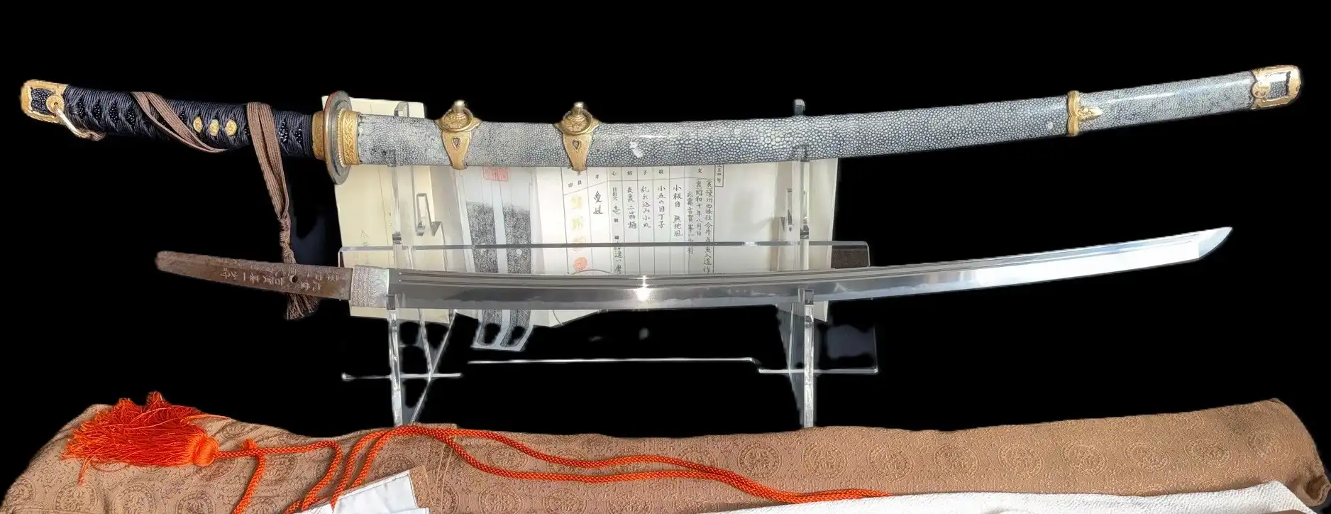 Naval Commissioned Gendaitō katana by Sadashige Gassan, full view with scabbard, paperwork and blade on display
