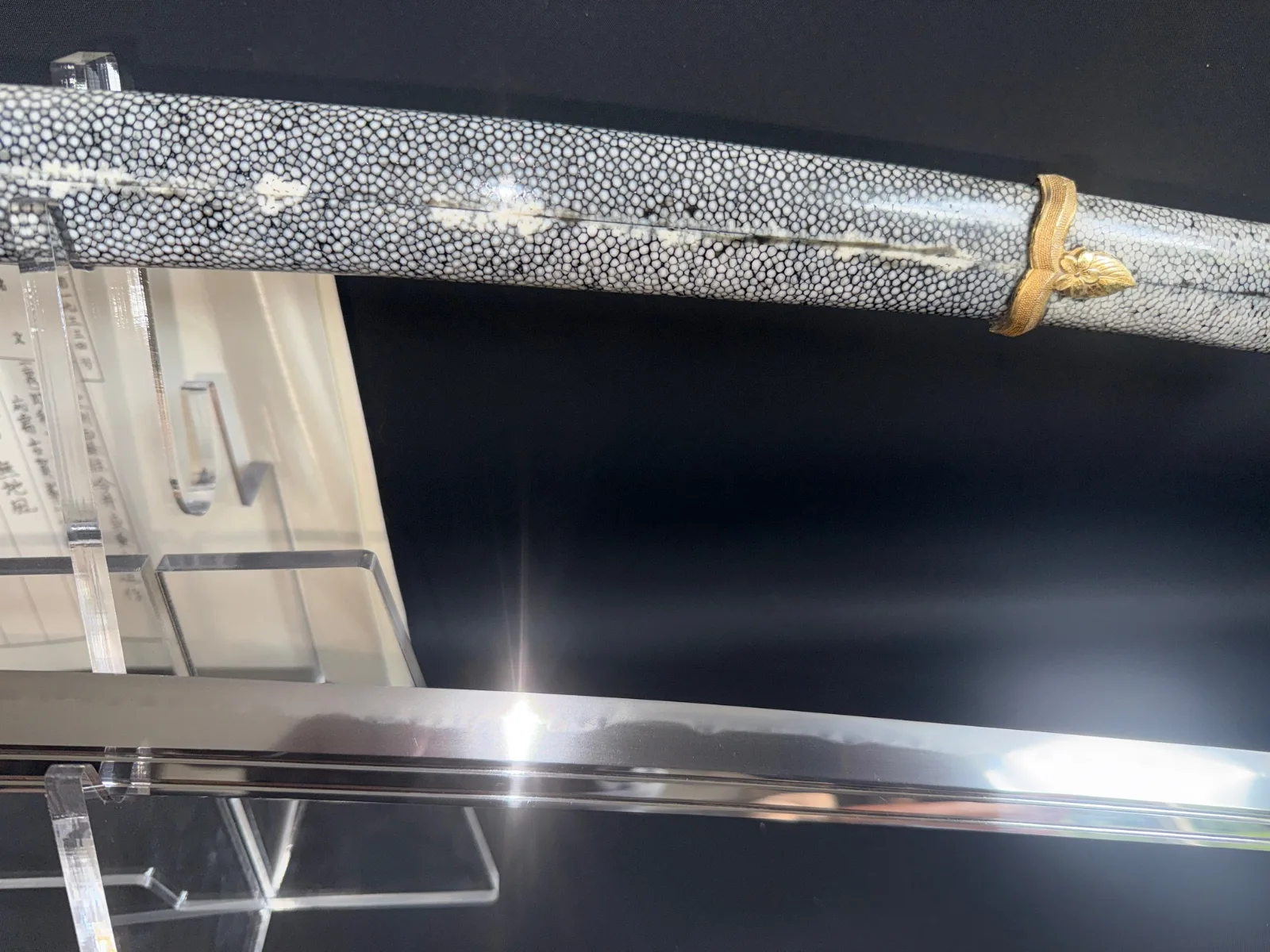 Naval Commissioned Gendaitō katana close-up, stingray skin tsuka and shiny blade, by Sadashige Gassan