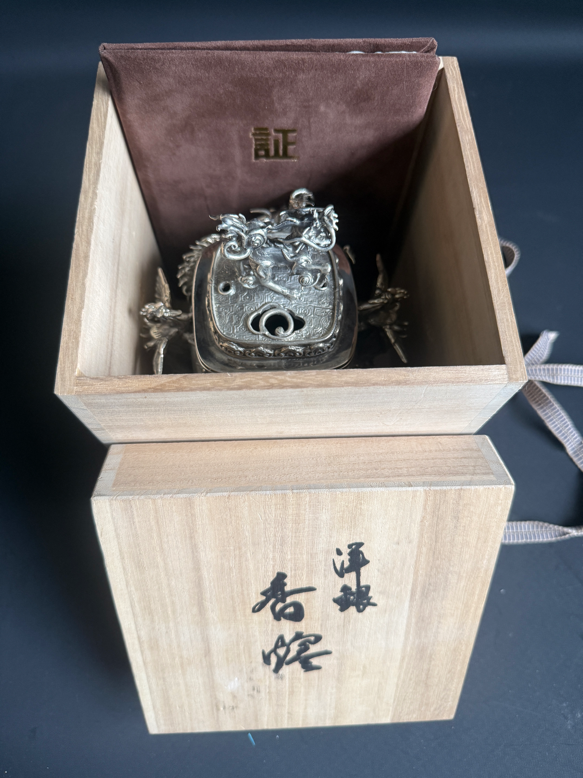Takaoka Bronze Kōro ACCESSORIES in wooden box, front view showcasing detailed dragon design and certificate