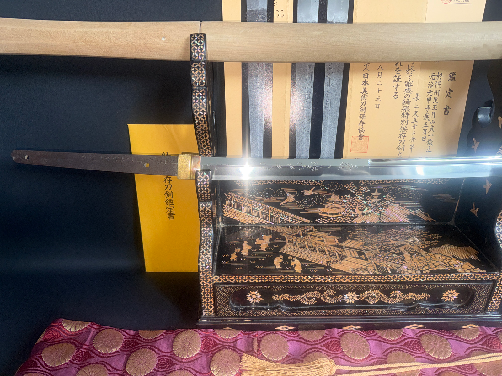 Japanese Masterpice Katana by Gassan Sadakazu NBTHK Tokubetsu Hozon Documented in Shin Shintō Taikan , view 16