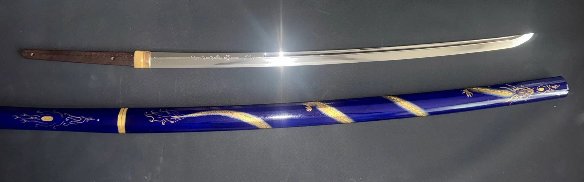 Japanese Masterpiece Gassan Sadakazu NBTHK Tokubetsu Hozon katana, blade next to blue saya with gold dragon