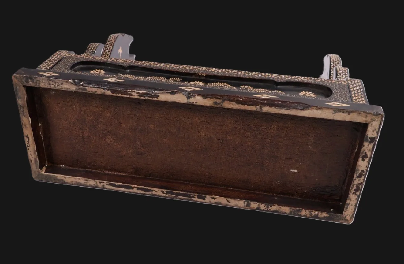 Antique Japanese Three-Sword Katana Kake Meiji Period, underside view showing raden inlay details and worn finish