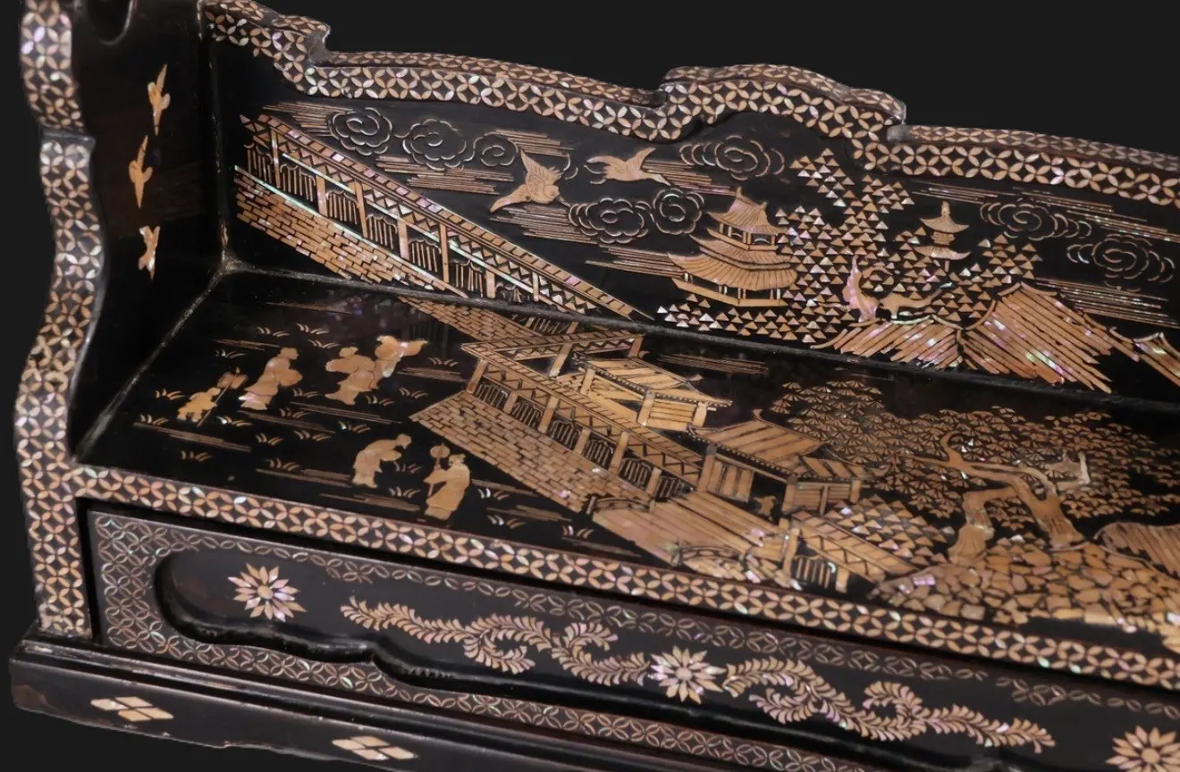 Antique Japanese Three-Sword Katana Kake with Raden – Meiji Period antique-japanese-gold-lacquer-katana-kake-meiji — 1868–1912 view 3