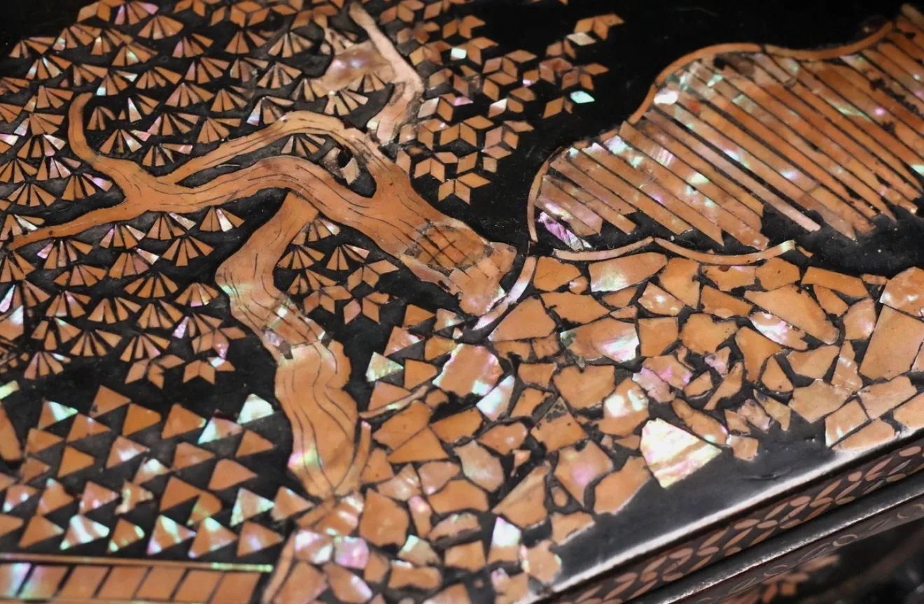 Meiji Period Antique Japanese Three-Sword Katana Kake, close-up of intricate raden tree and landscape design