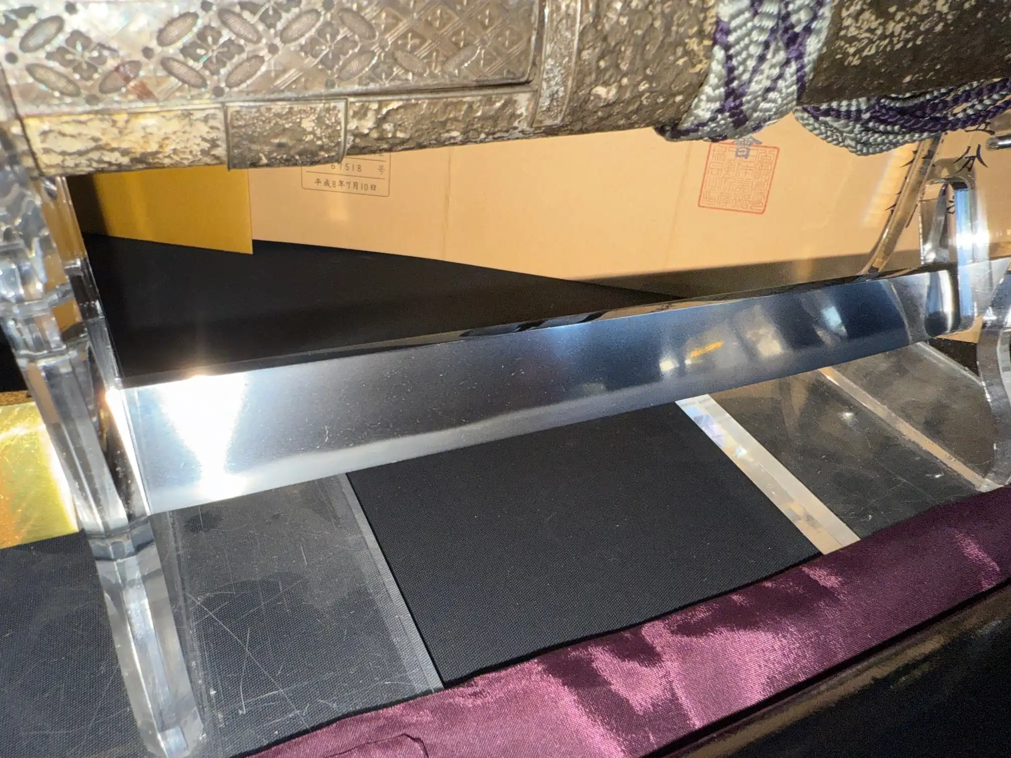 Close-up of a Kyodai Originals Tanto Gassan Sadakatsu (samurai sword) blade’s hamon and sharp edge