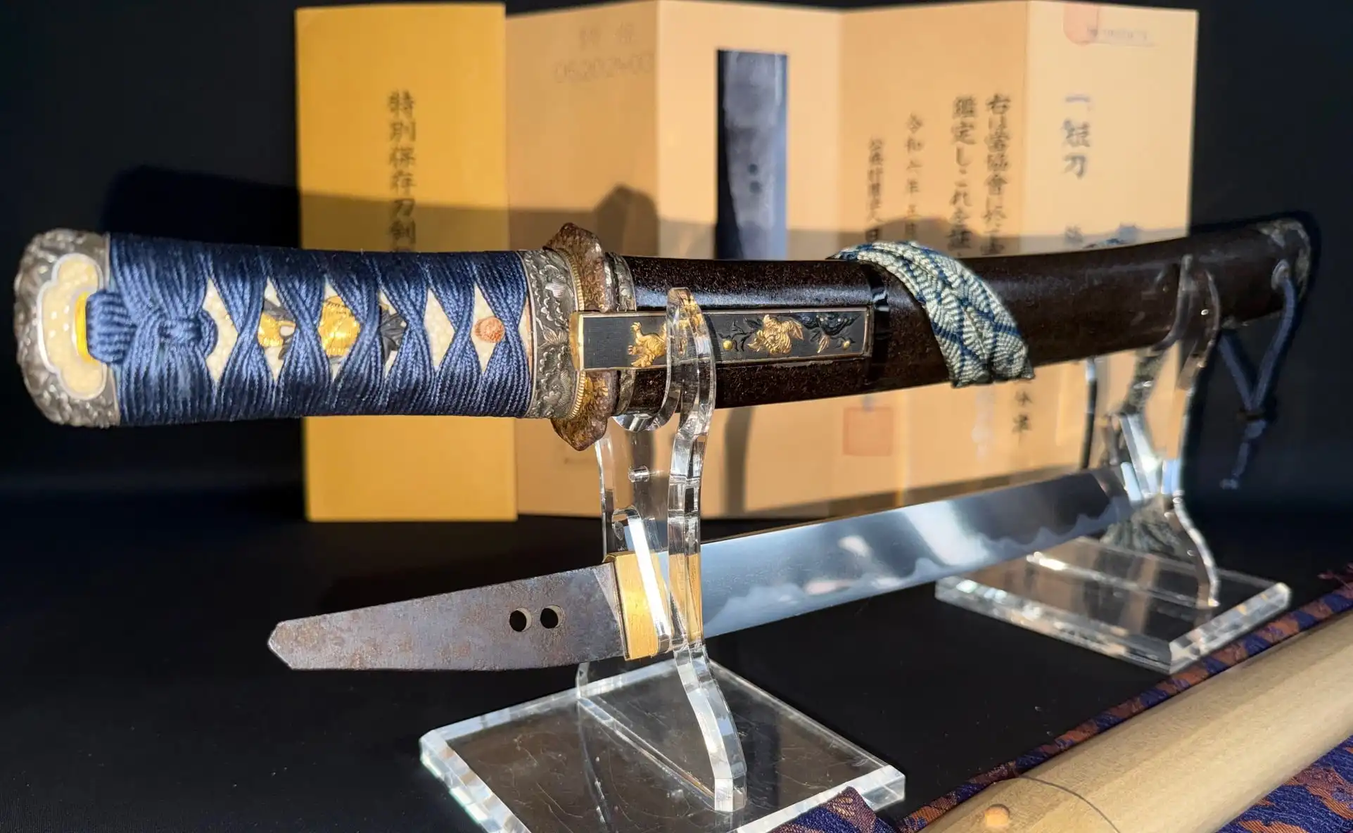 Tanto Muramasa Demon Steel sword and saya on stand, blue tsukamaki, gold details