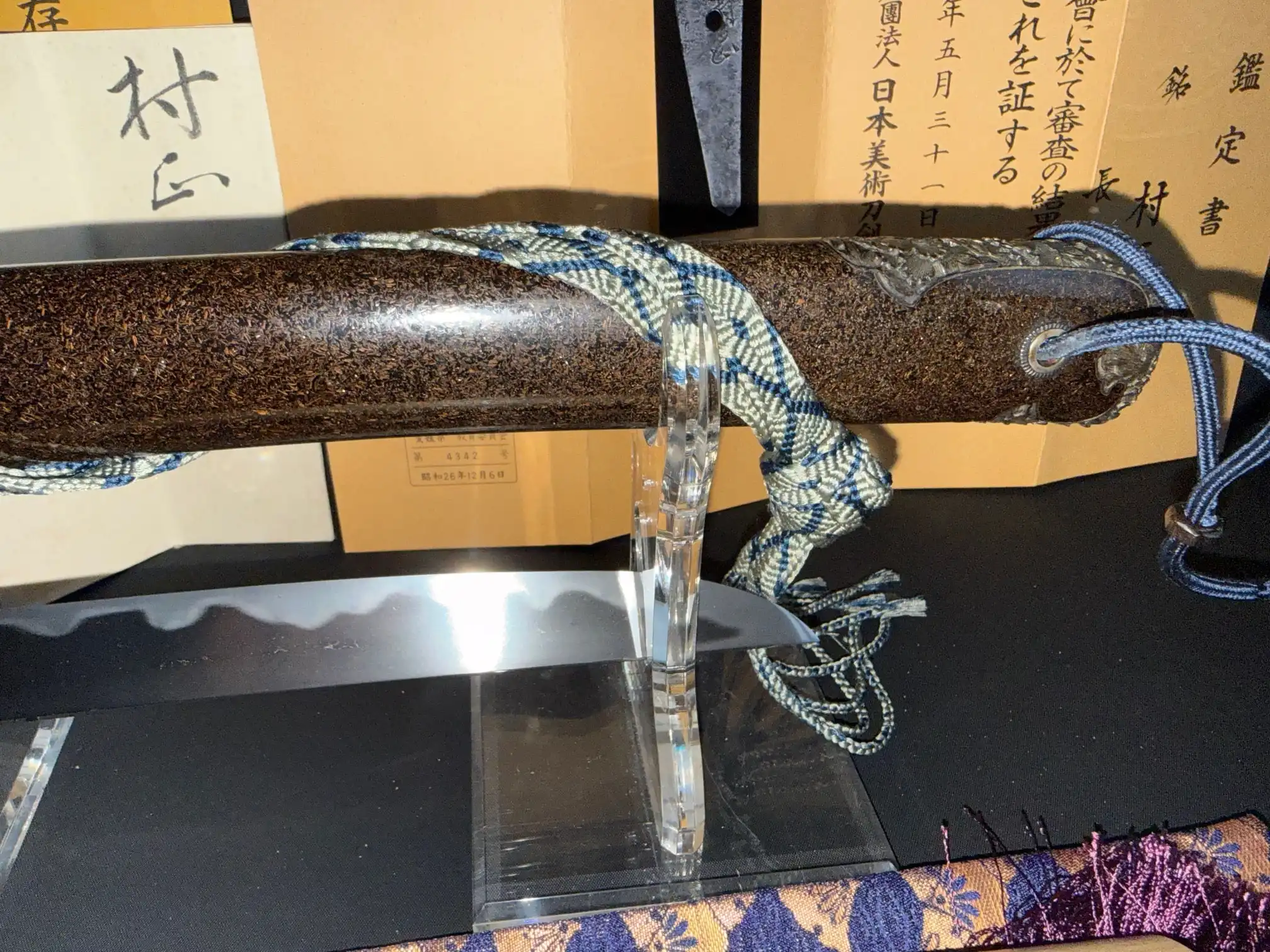 Tantō Muramasa Demon Steel with detailed scabbard and partially visible blade on stand