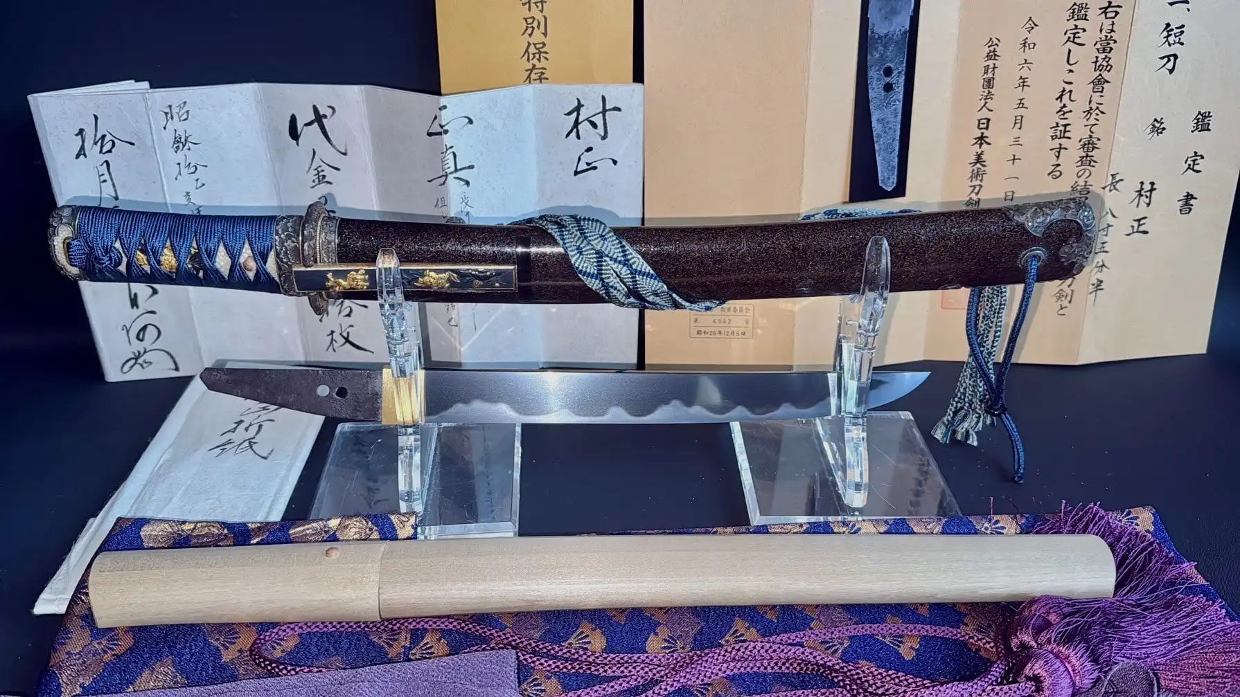 Tantō Muramasa Demon Steel sword with blue hilt, displayed with its blade, case, and papers