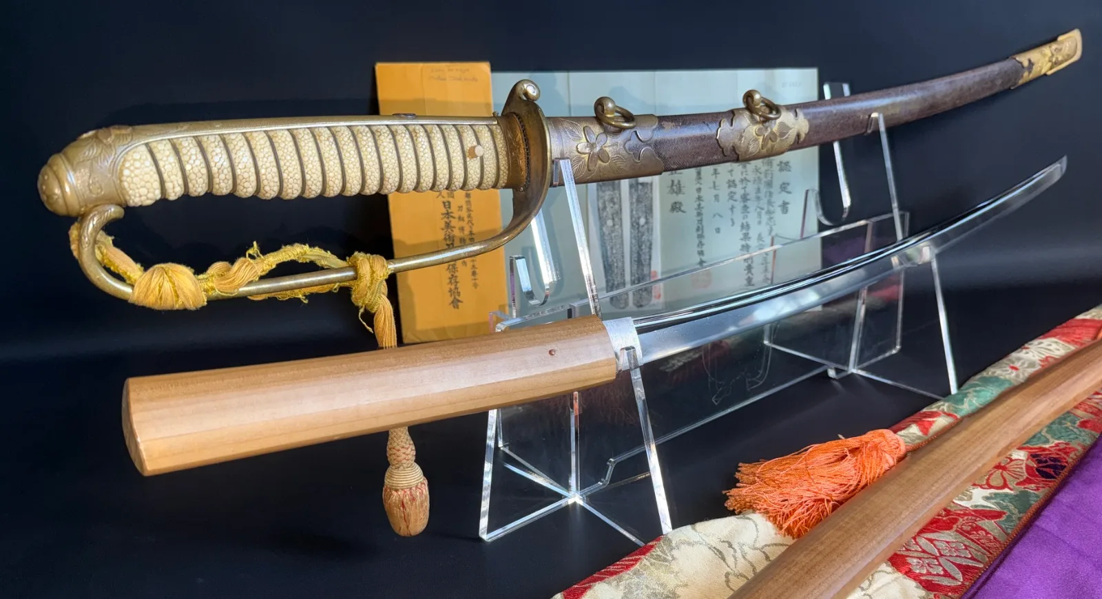 Naruse Family Heirloom Bizen Osafune Tadamitsu katana in Kyū Guntō koshirae, displayed with blade and scabbard.