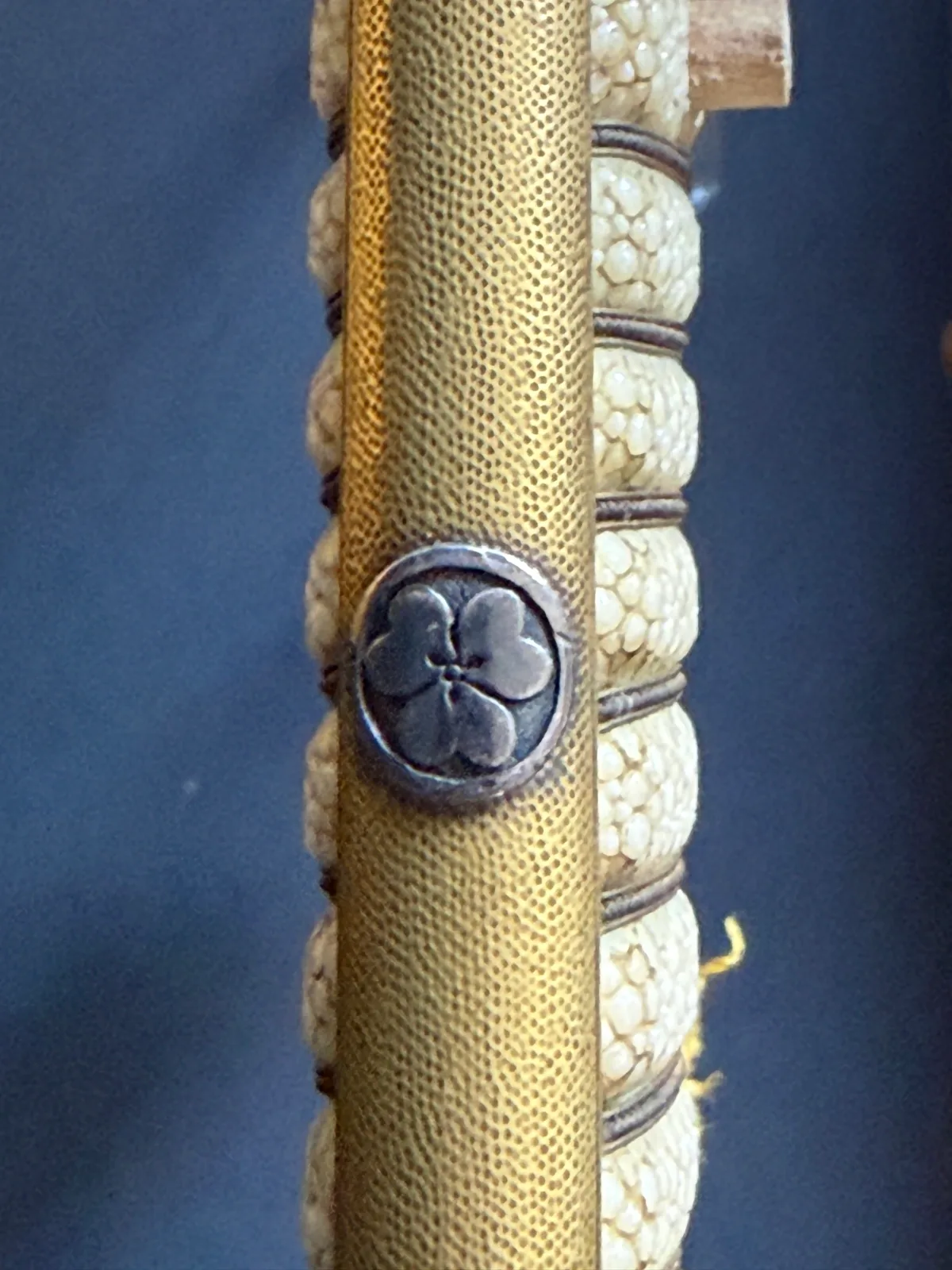 Naruse Family Katana tsuka detail: golden wrap with clover menuki & white rayskin. Kyū Guntō katana, 1562 heirloom.